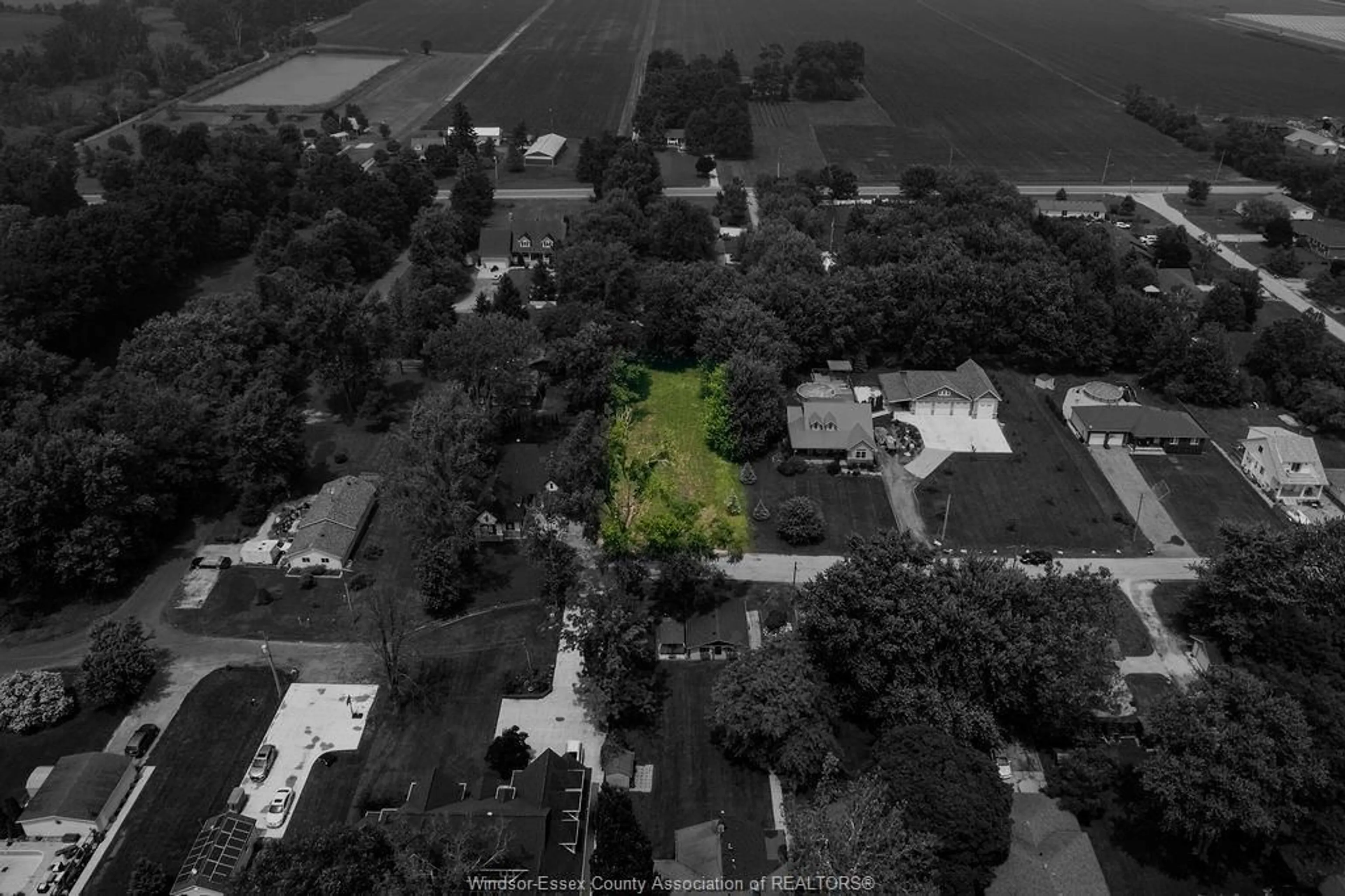 A pic from outside/outdoor area/front of a property/back of a property/a pic from drone, unknown for 962 WATERS BEACH, Colchester Ontario N0R 1G0
