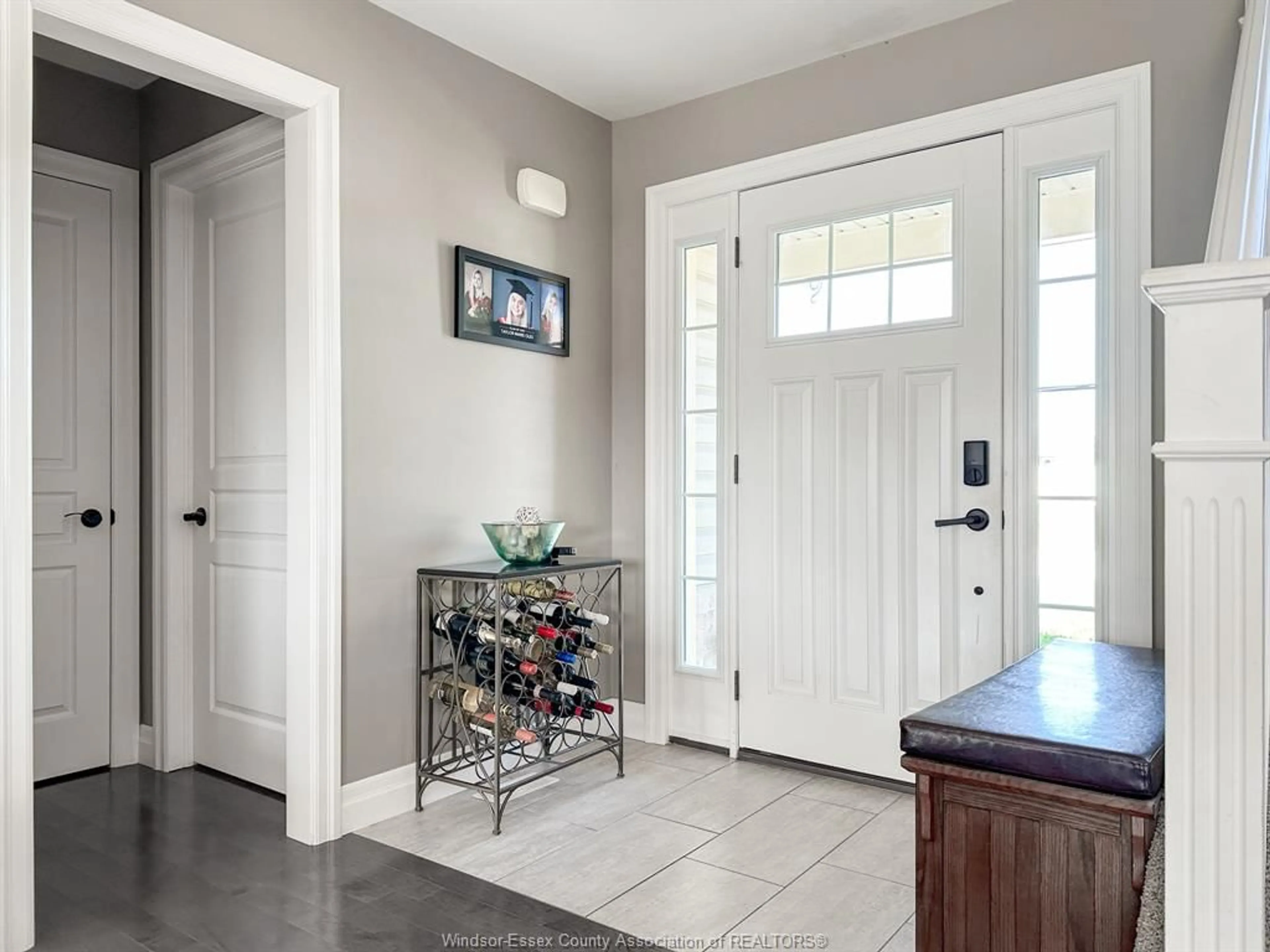 Indoor entryway for 3 JOANEY, Cottam Ontario N0R 1B0
