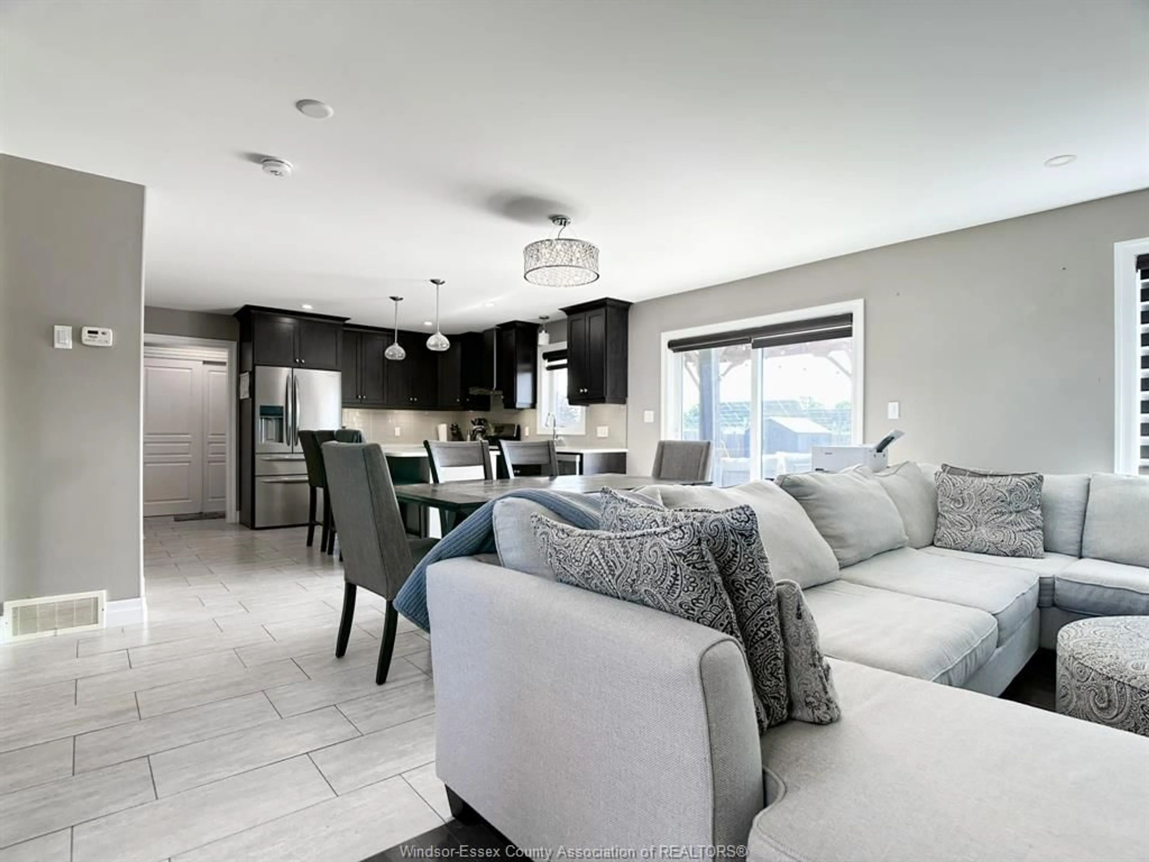 Open concept kitchen, ceramic/tile floor for 3 JOANEY, Cottam Ontario N0R 1B0