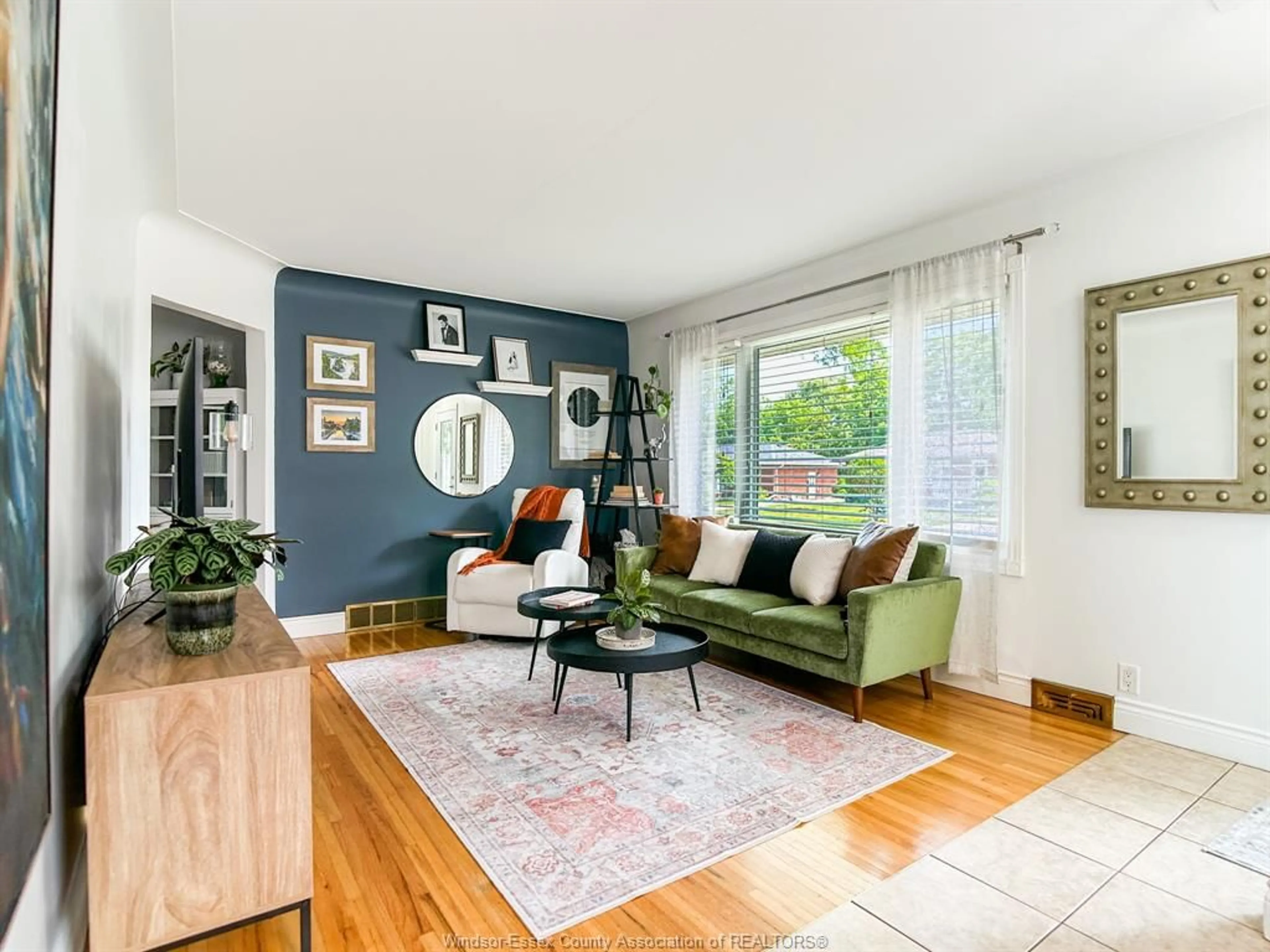 Living room with furniture, unknown for 2551 ASKIN, Windsor Ontario N9E 3H8