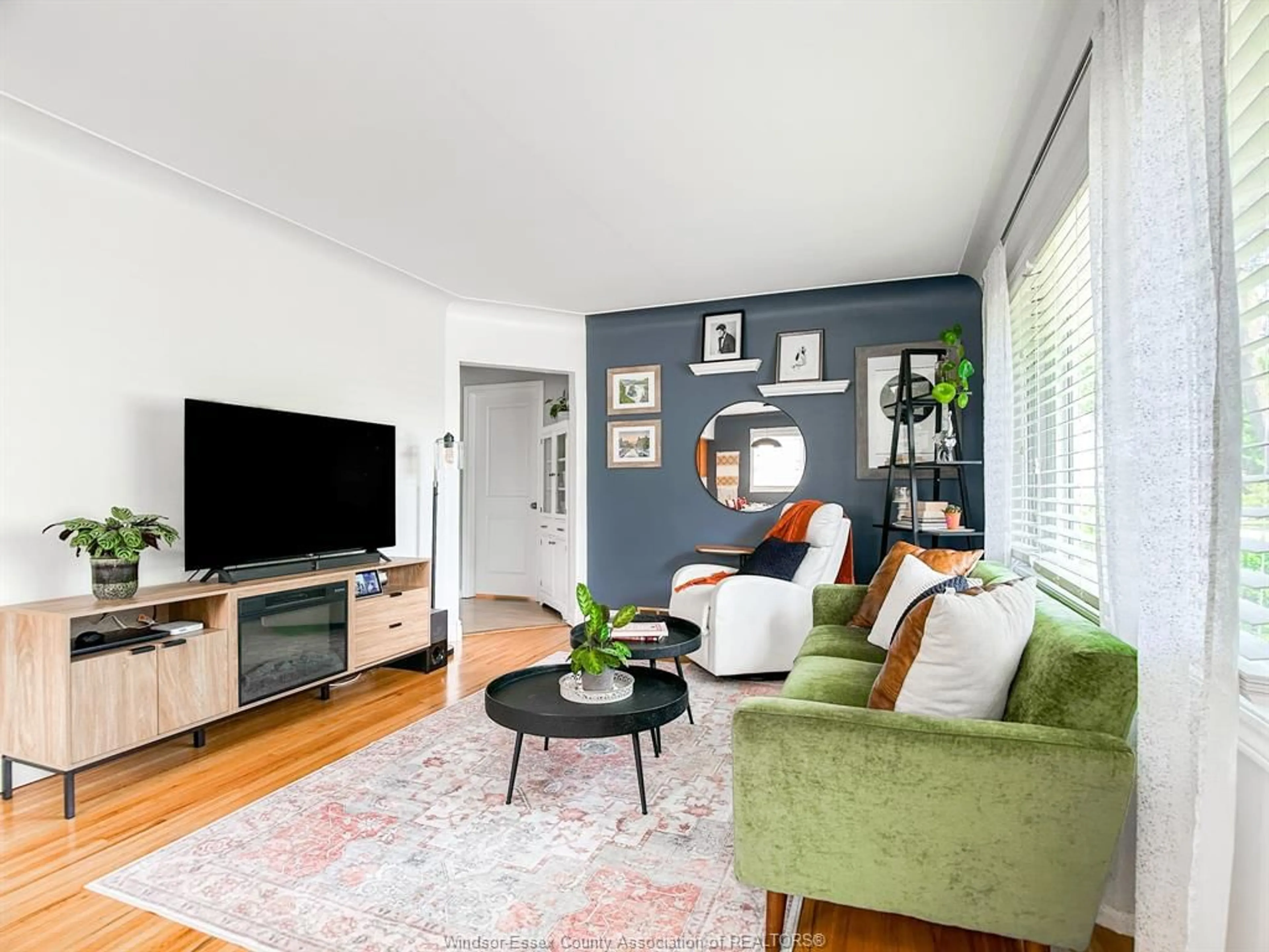 Living room with furniture, unknown for 2551 ASKIN, Windsor Ontario N9E 3H8