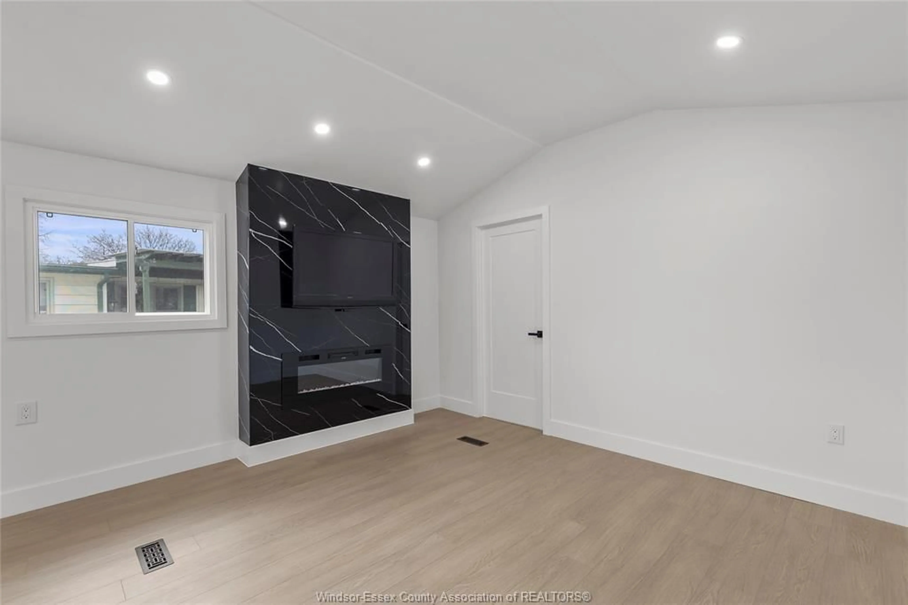 A pic of a room for 83 MIRIAM, Essex Ontario N8M 1Z8