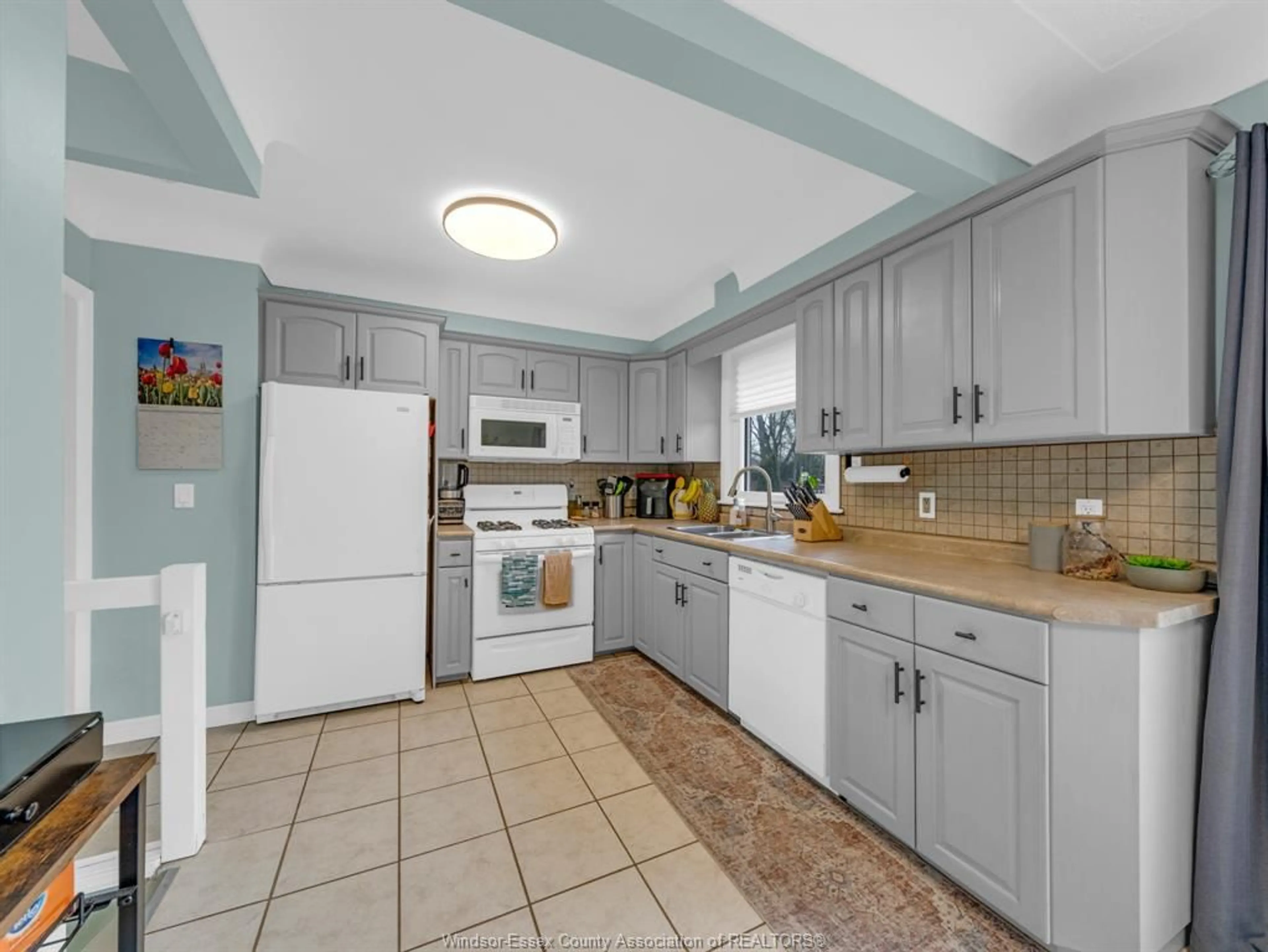 Standard kitchen, ceramic/tile floor for 2563 WESTMINSTER Blvd, Windsor Ontario N8T 1Y2