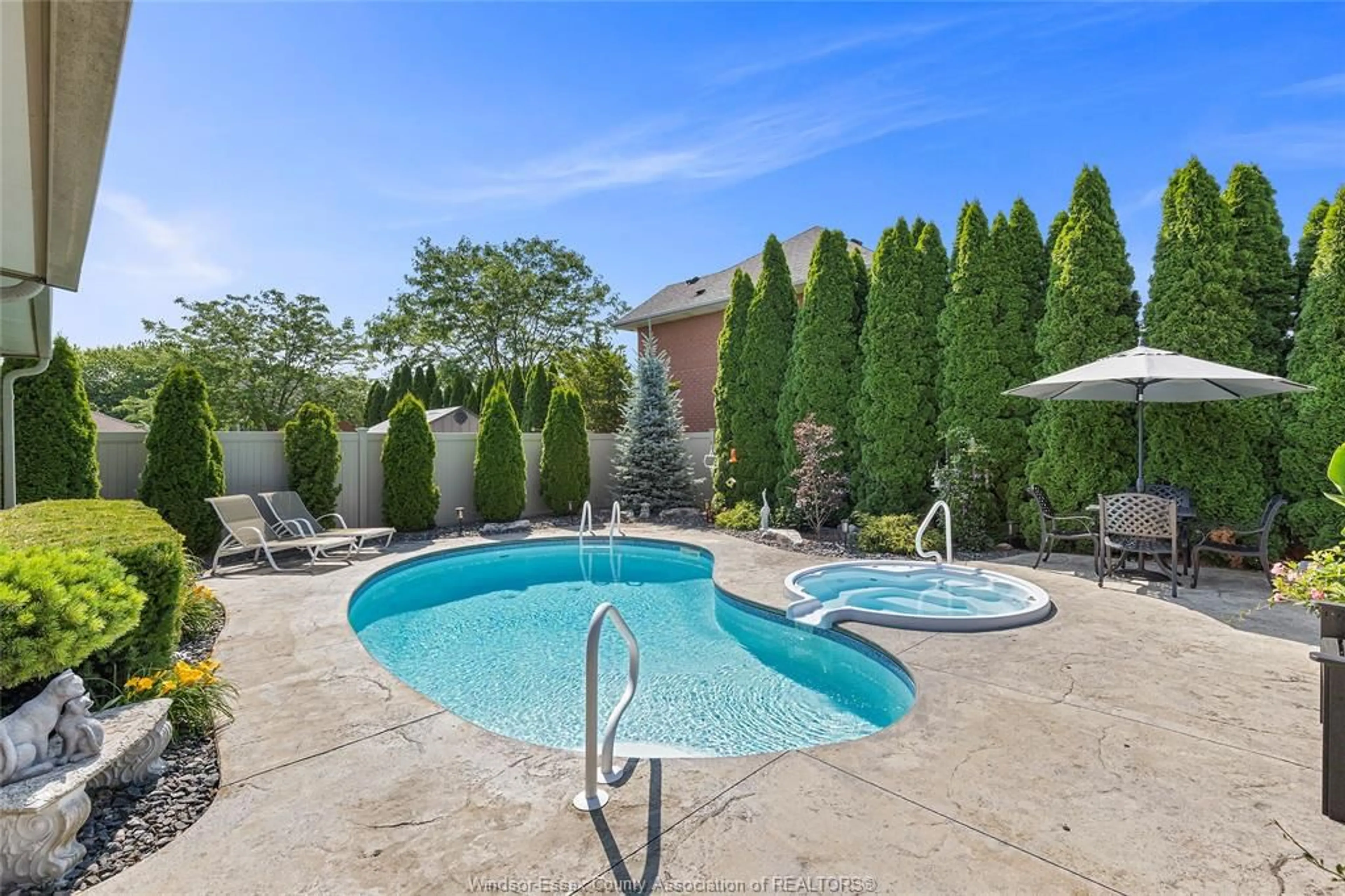 Pool for 511 Novello Crescent, Windsor Ontario N8P 1S4