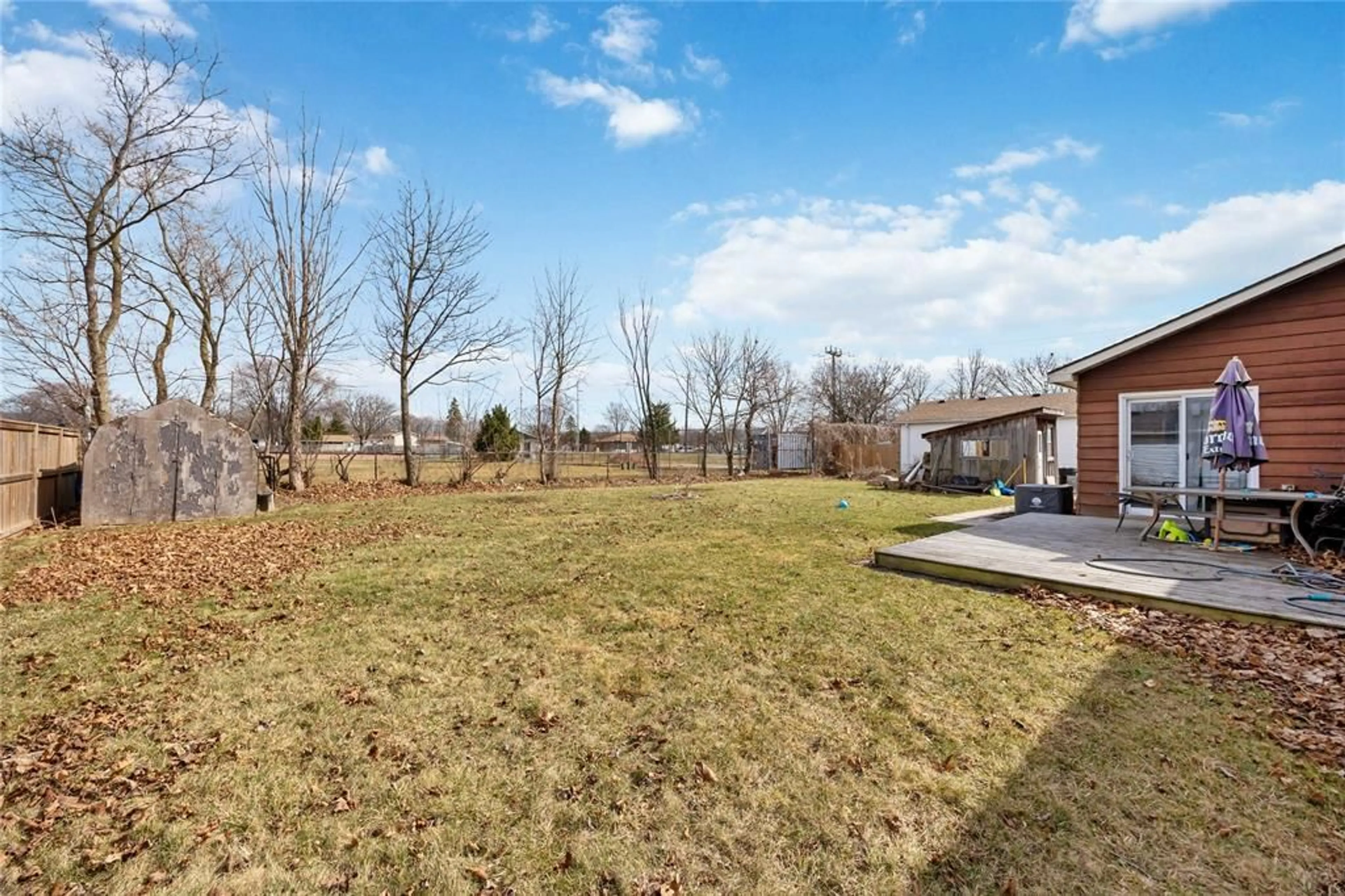 A pic from outside/outdoor area/front of a property/back of a property/a pic from drone, unknown for 456 Murray St, St Clair Ontario N0N 1G0