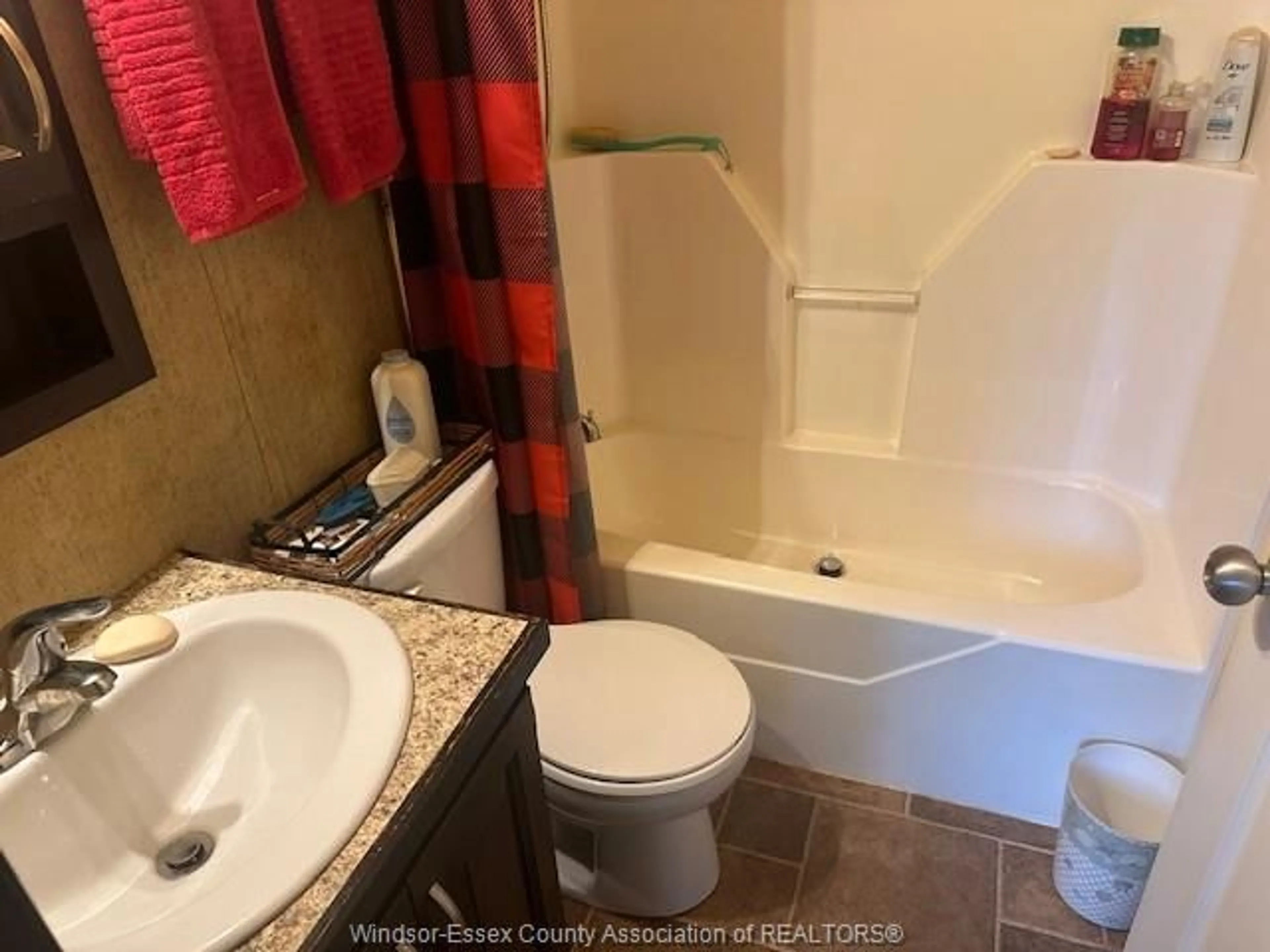Standard bathroom, unknown for 126 MERSEA RD 5 #16, Leamington Ontario N8H 3V5