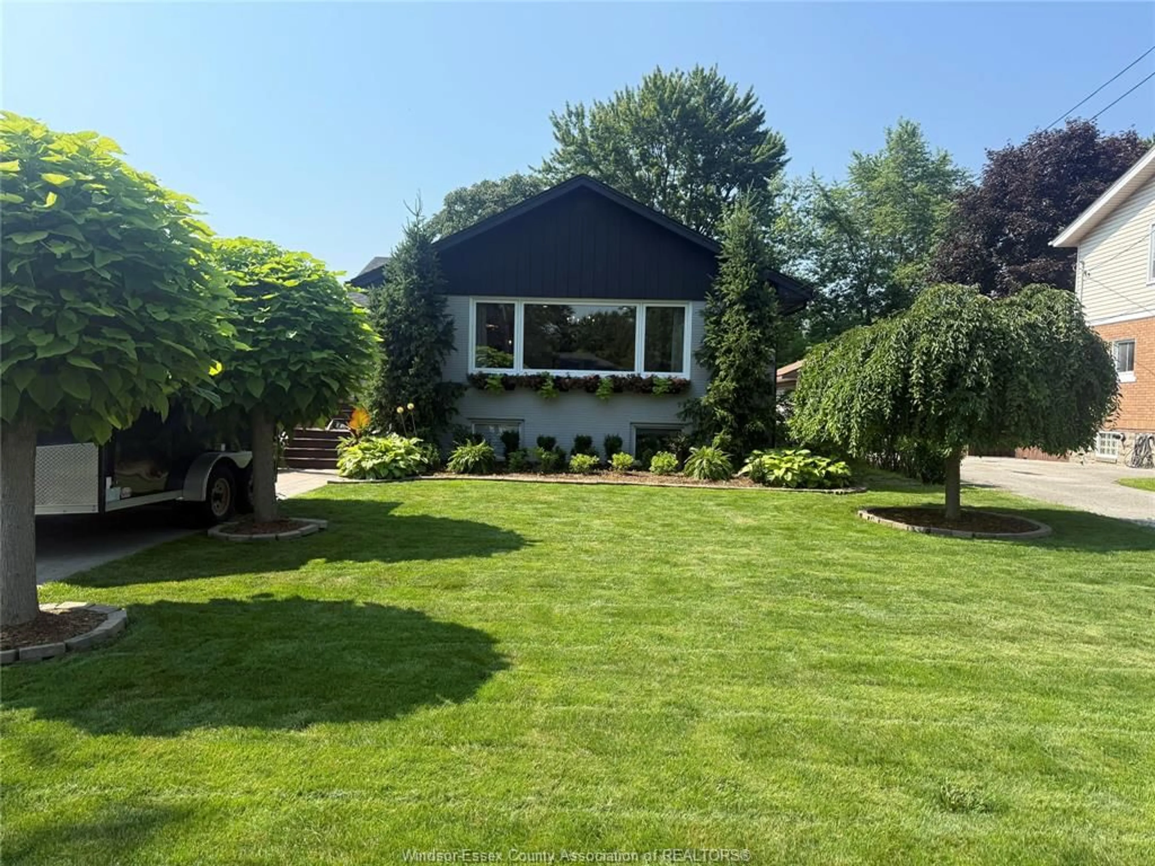 A pic from outside/outdoor area/front of a property/back of a property/a pic from drone, unknown for 533 Morand, Windsor Ontario N9G 1H7