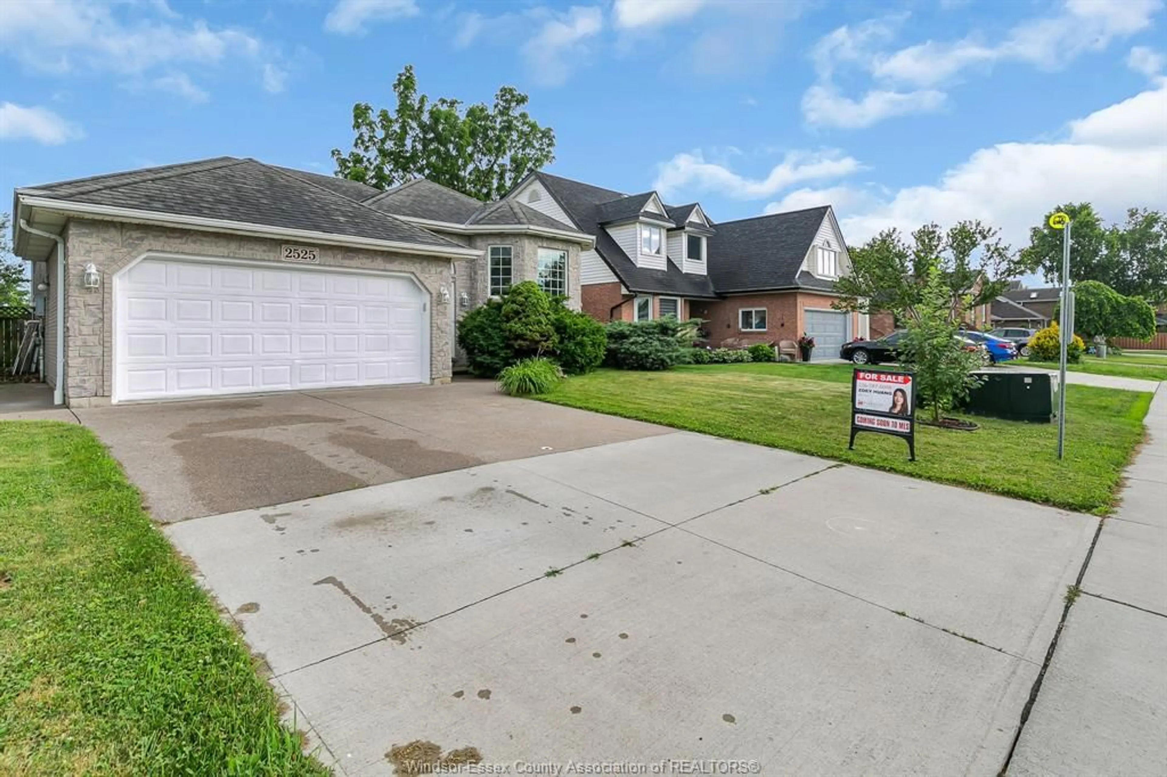 A pic from outside/outdoor area/front of a property/back of a property/a pic from drone, street for 2525 LABELLE, Windsor Ontario N9E 4K4