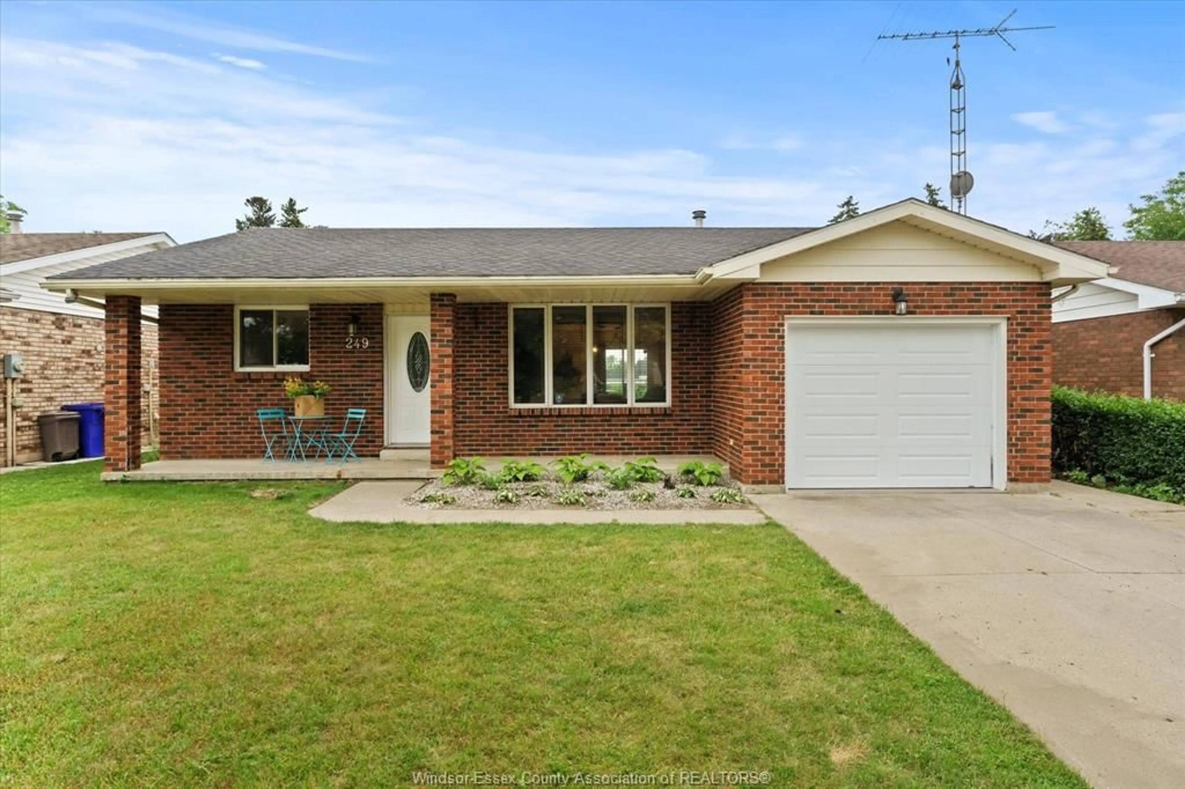 Home with brick exterior material, street for 249 MURRAY, Kingsville Ontario N9Y 3T4