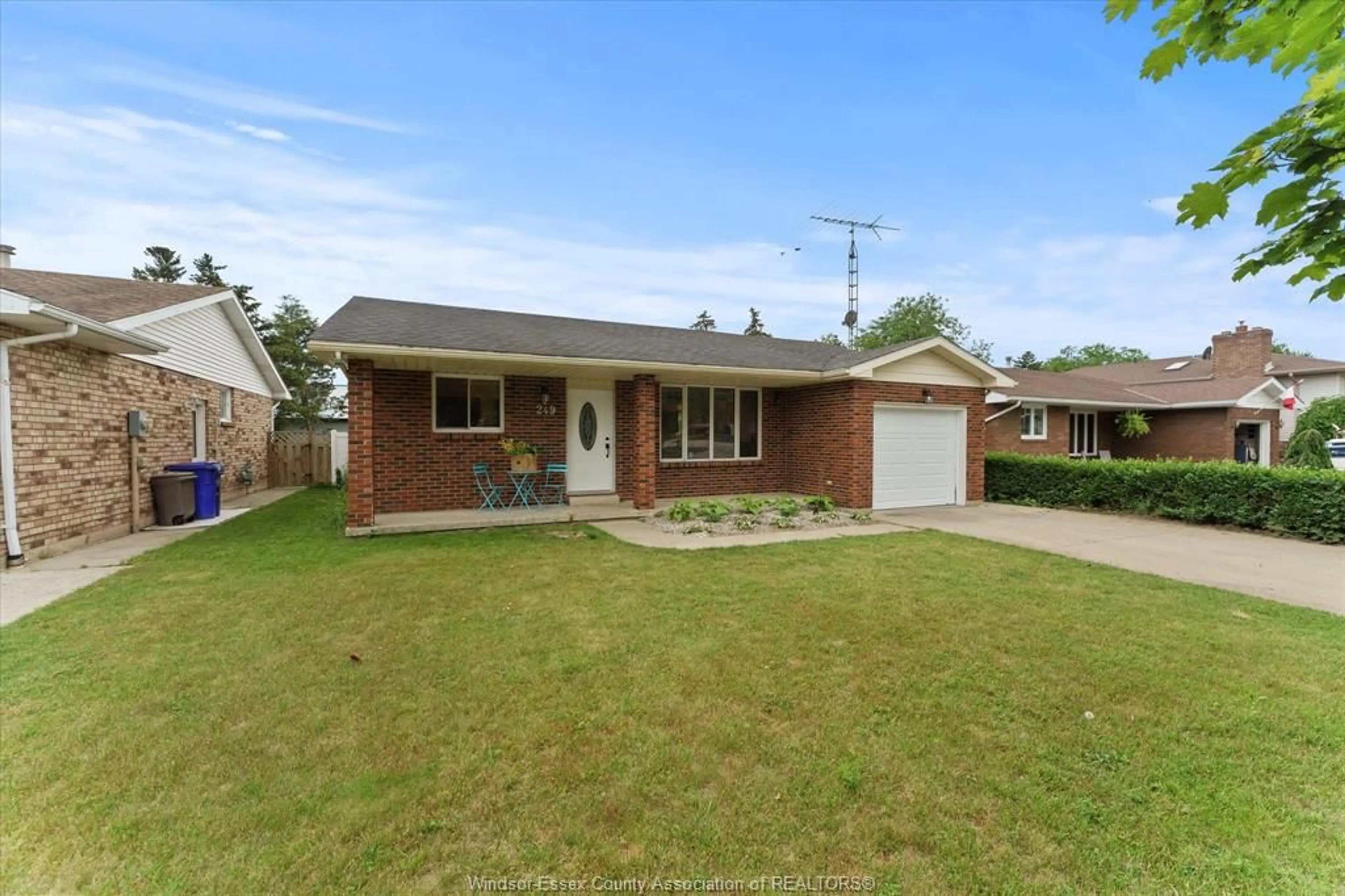 Home with brick exterior material, street for 249 MURRAY, Kingsville Ontario N9Y 3T4