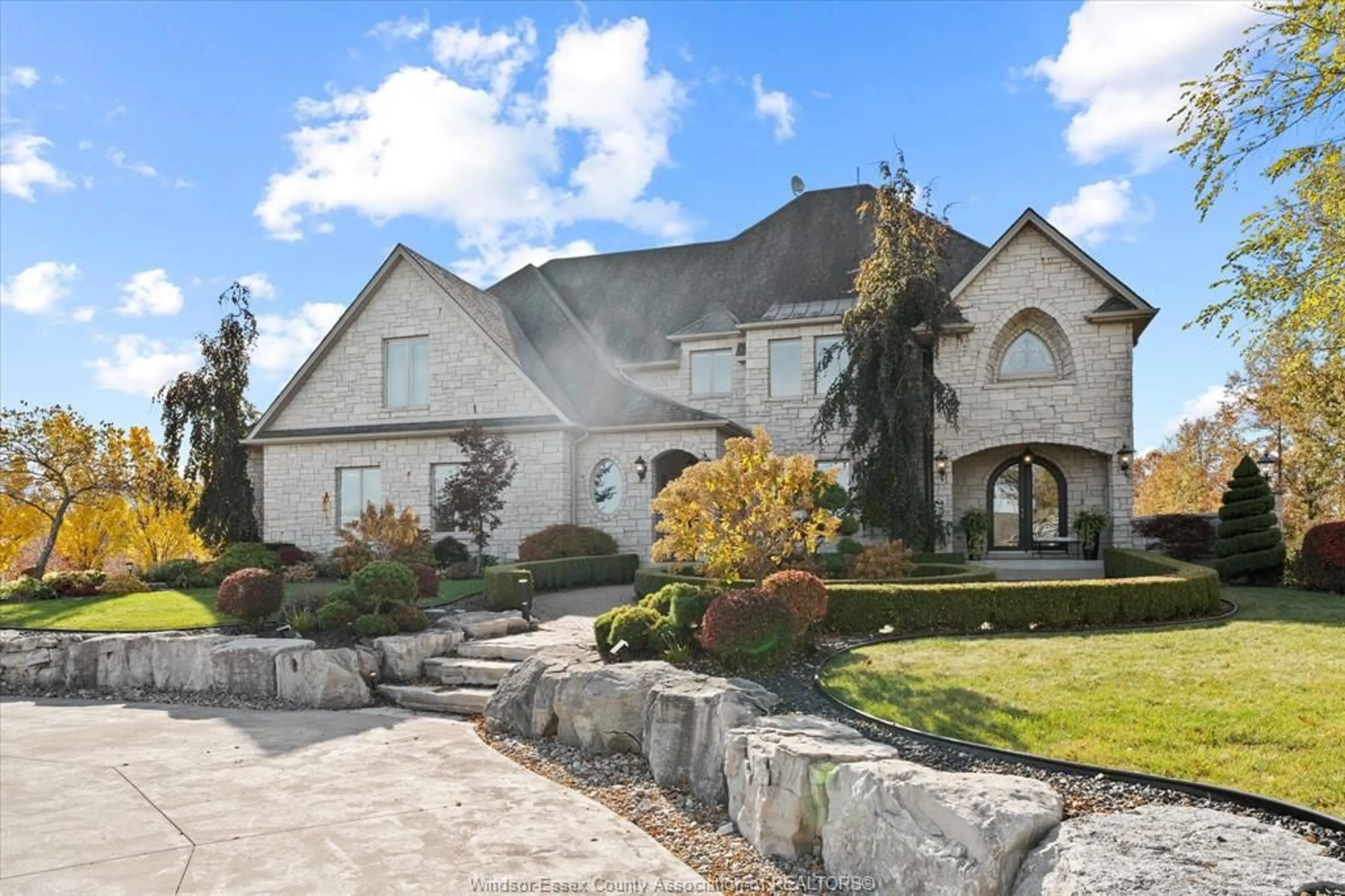 Home with vinyl exterior material, street for 4863 4TH CONCESSION, Essex Ontario N0R 1G0