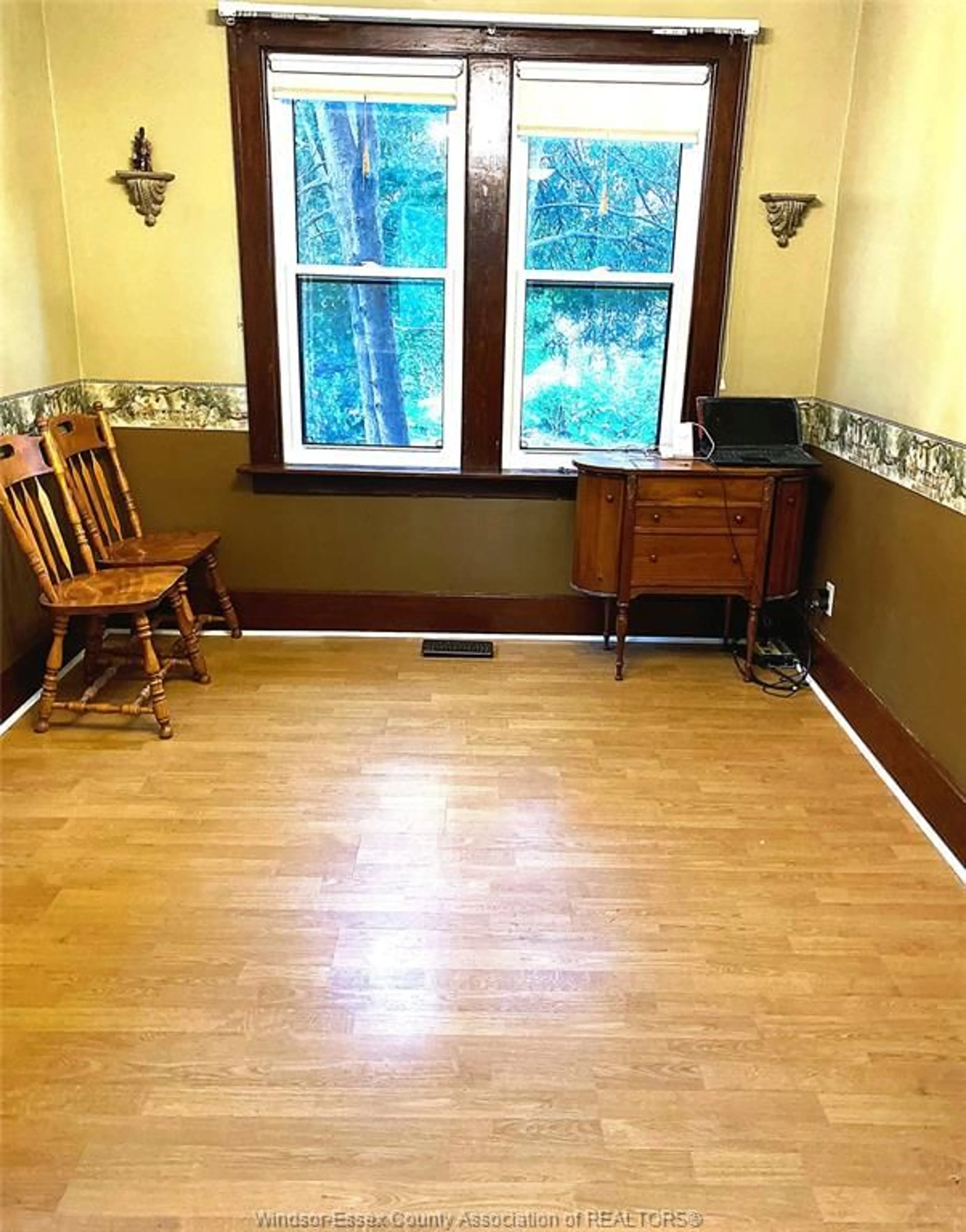 Dining room, wood/laminate floor for 1951 TOURANGEAU Rd, Windsor Ontario N8W 4N4