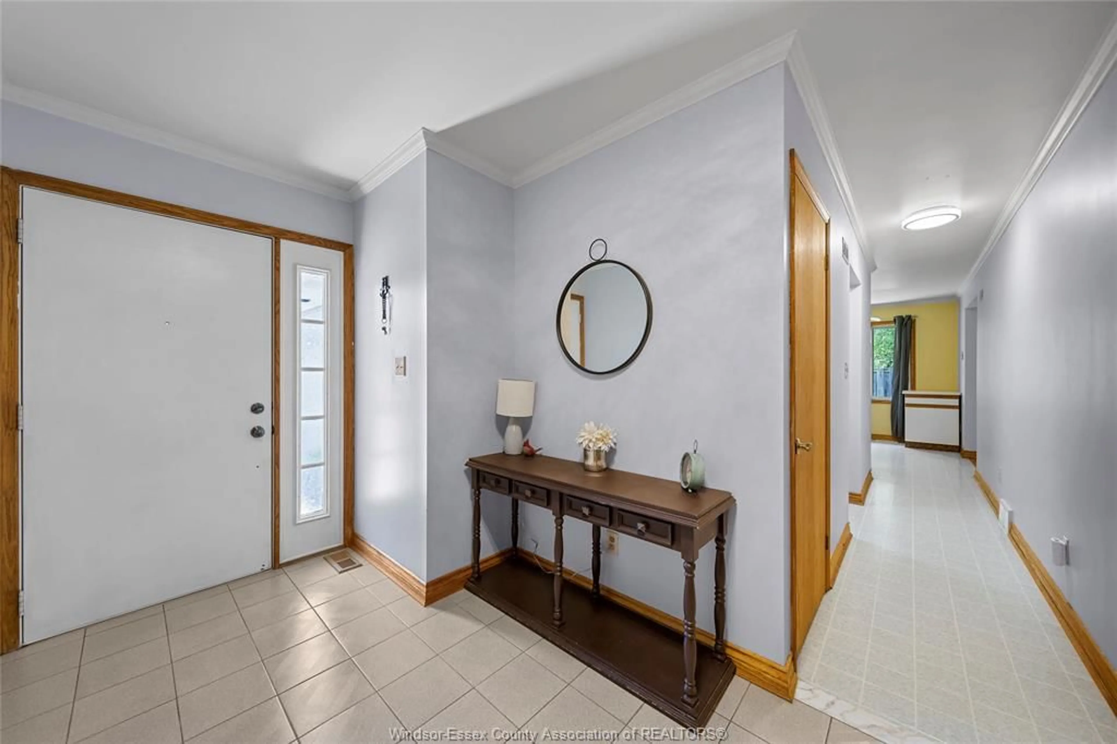 Indoor entryway for 11 WINSTON Cres, Kingsville Ontario N9Y 3T2