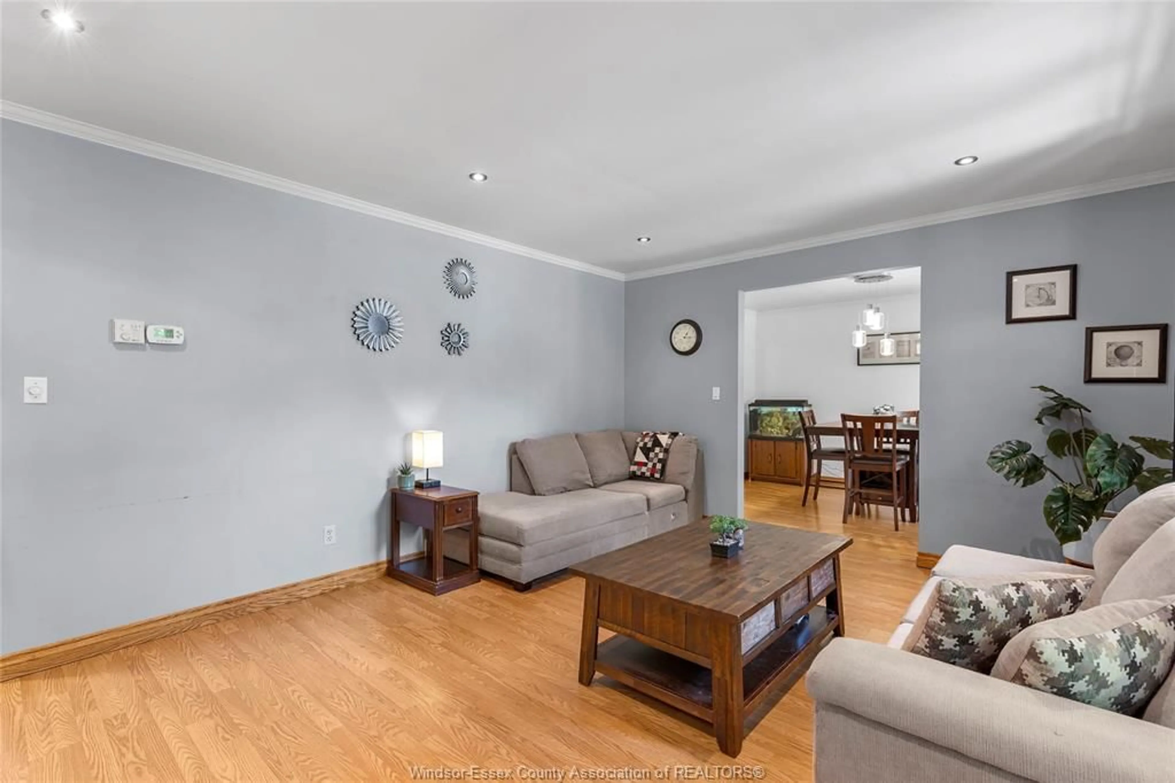 Living room with furniture, wood/laminate floor for 11 WINSTON Cres, Kingsville Ontario N9Y 3T2