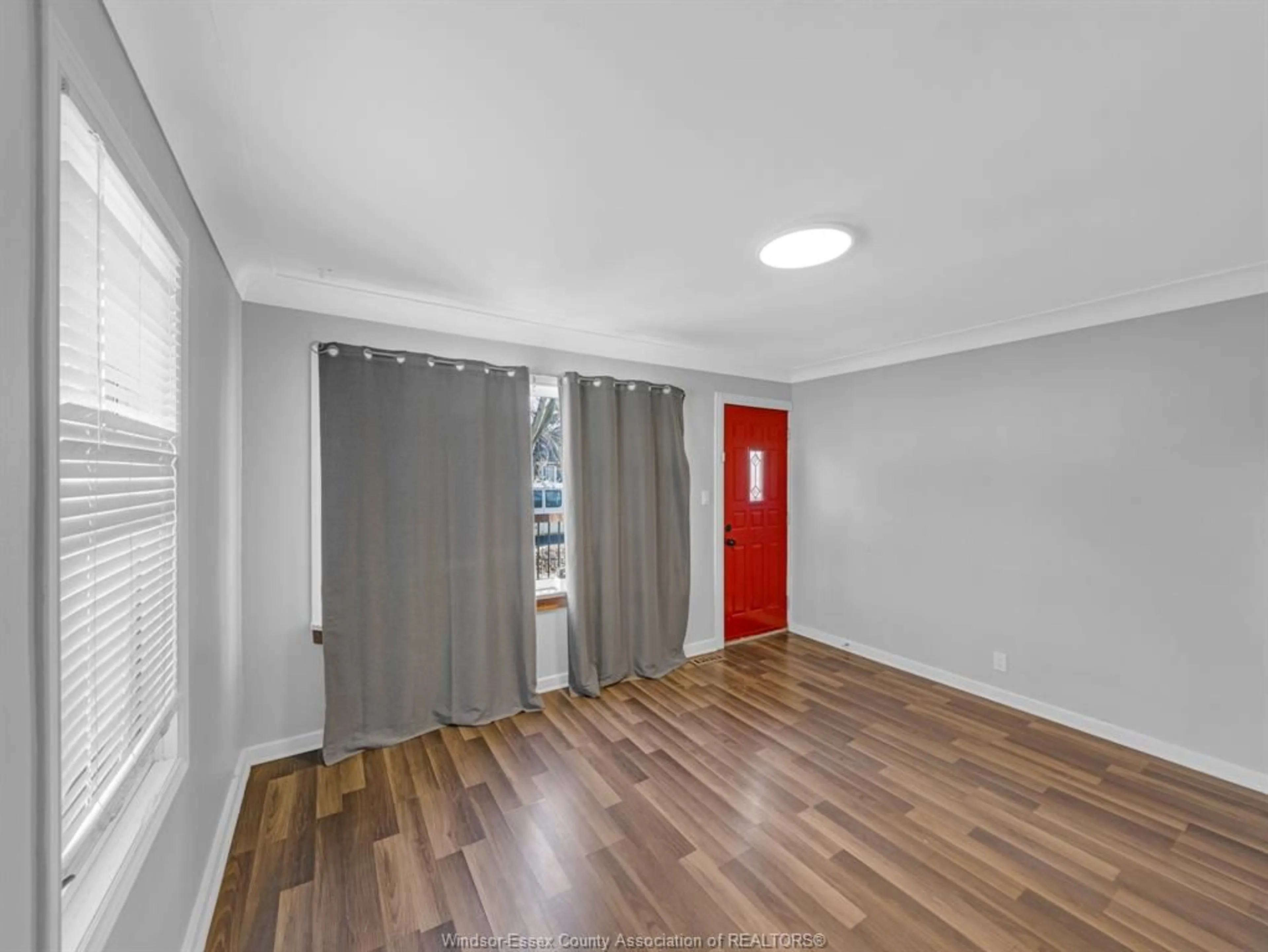 Indoor entryway for 3553 TURNER Rd, Windsor Ontario N8W 3M7