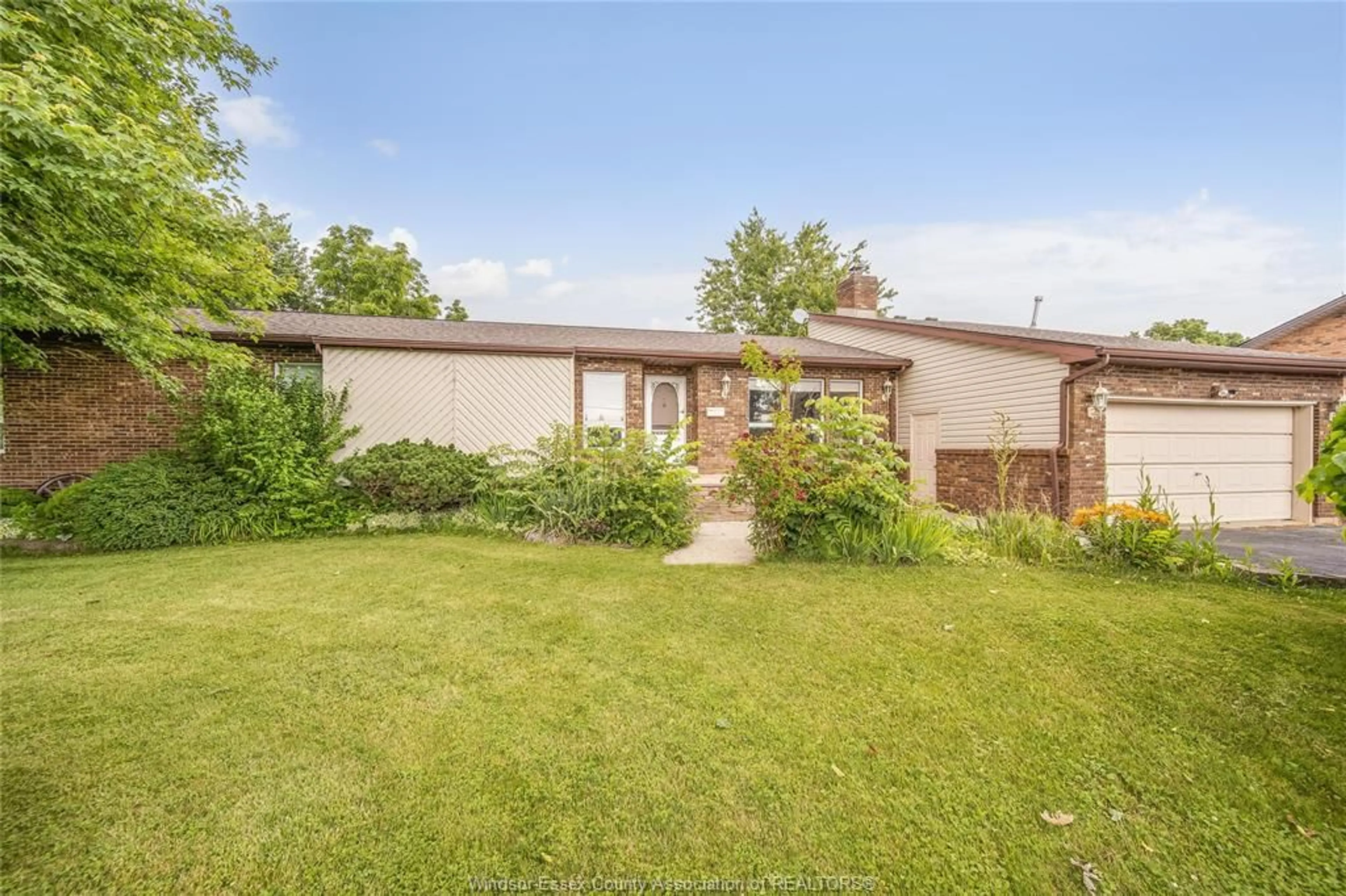 A pic from outside/outdoor area/front of a property/back of a property/a pic from drone, street for 1401 FRONT Rd, Amherstburg Ontario N9V 2M5