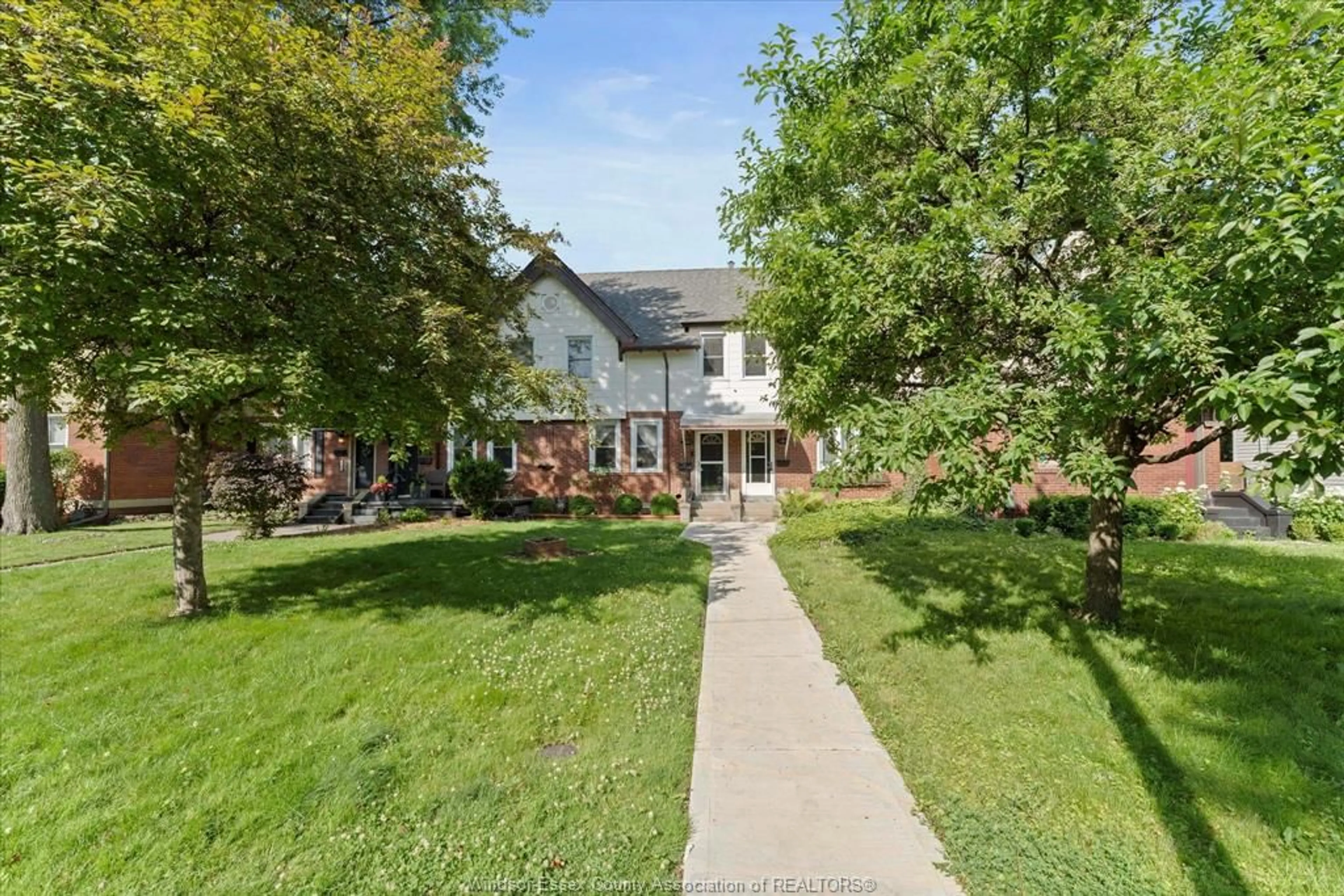 A pic from outside/outdoor area/front of a property/back of a property/a pic from drone, street for 1263 Monmouth, Windsor Ontario N8Y 3M2