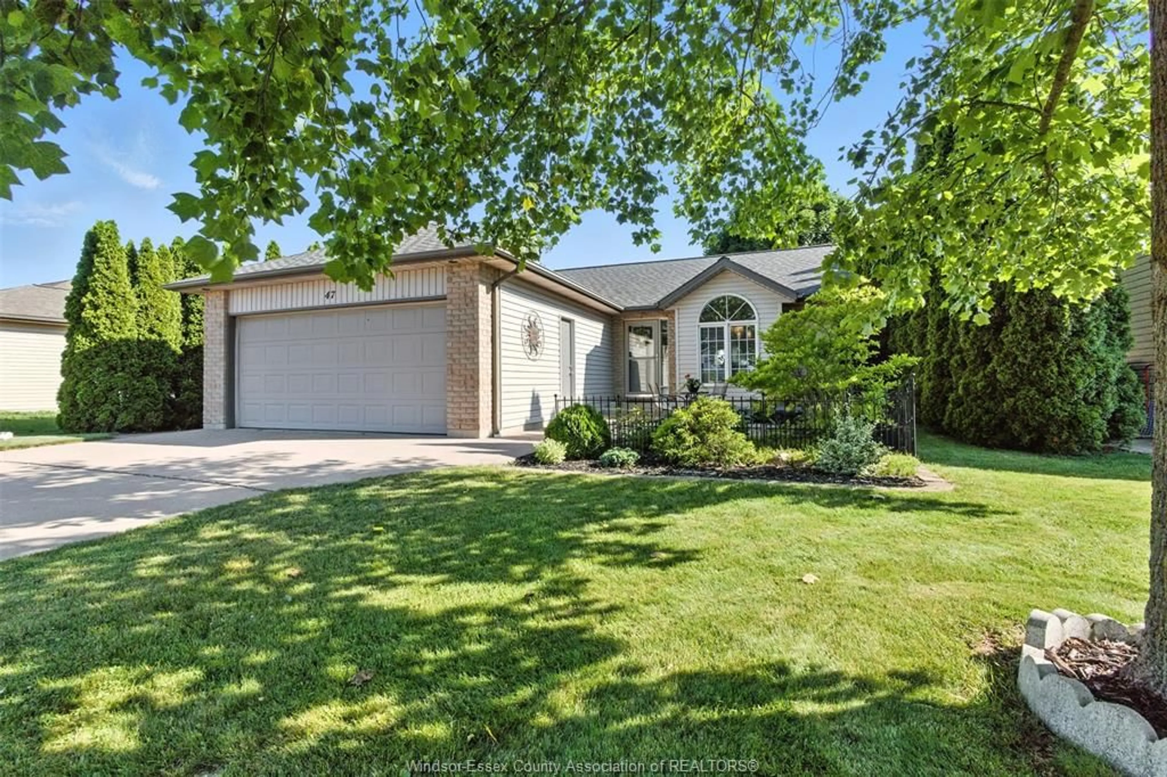 A pic from outside/outdoor area/front of a property/back of a property/a pic from drone, street for 47 SHEPLEY, Harrow Ontario N0R 1G0