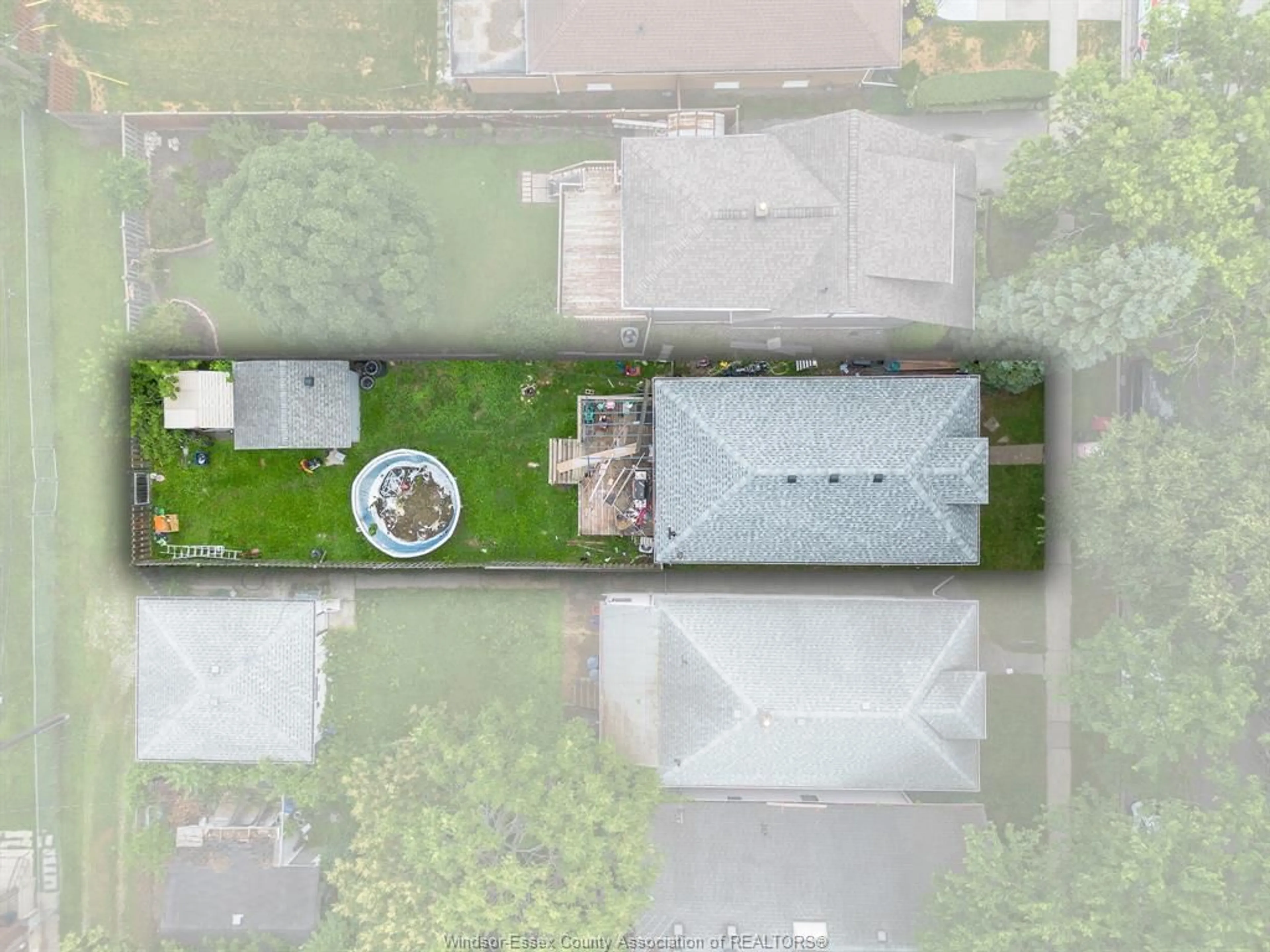 A pic from outside/outdoor area/front of a property/back of a property/a pic from drone, street for 356 CLINTON St, Windsor Ontario N8X 1A6