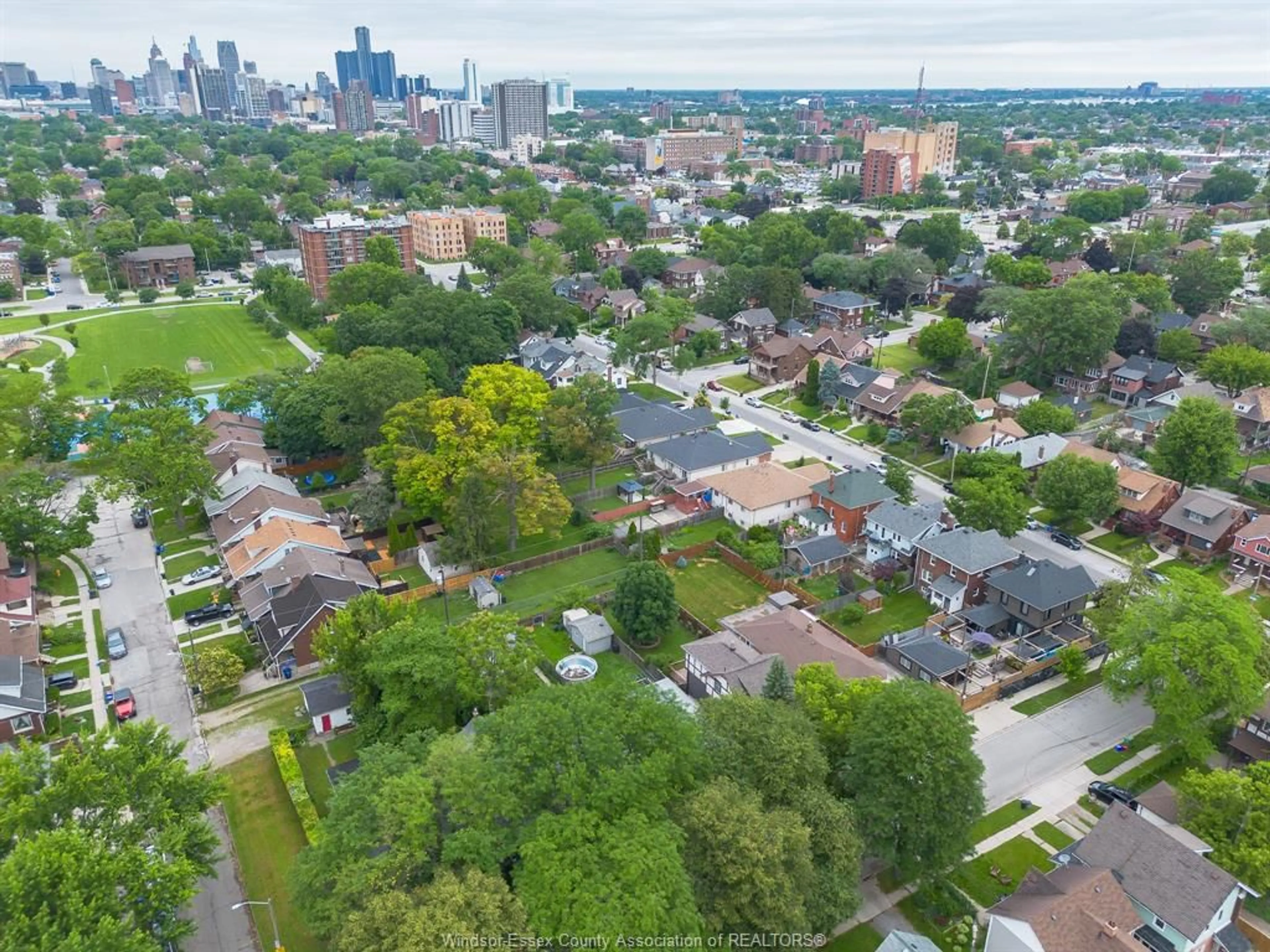 A pic from outside/outdoor area/front of a property/back of a property/a pic from drone, city buildings view from balcony for 356 CLINTON St, Windsor Ontario N8X 1A6
