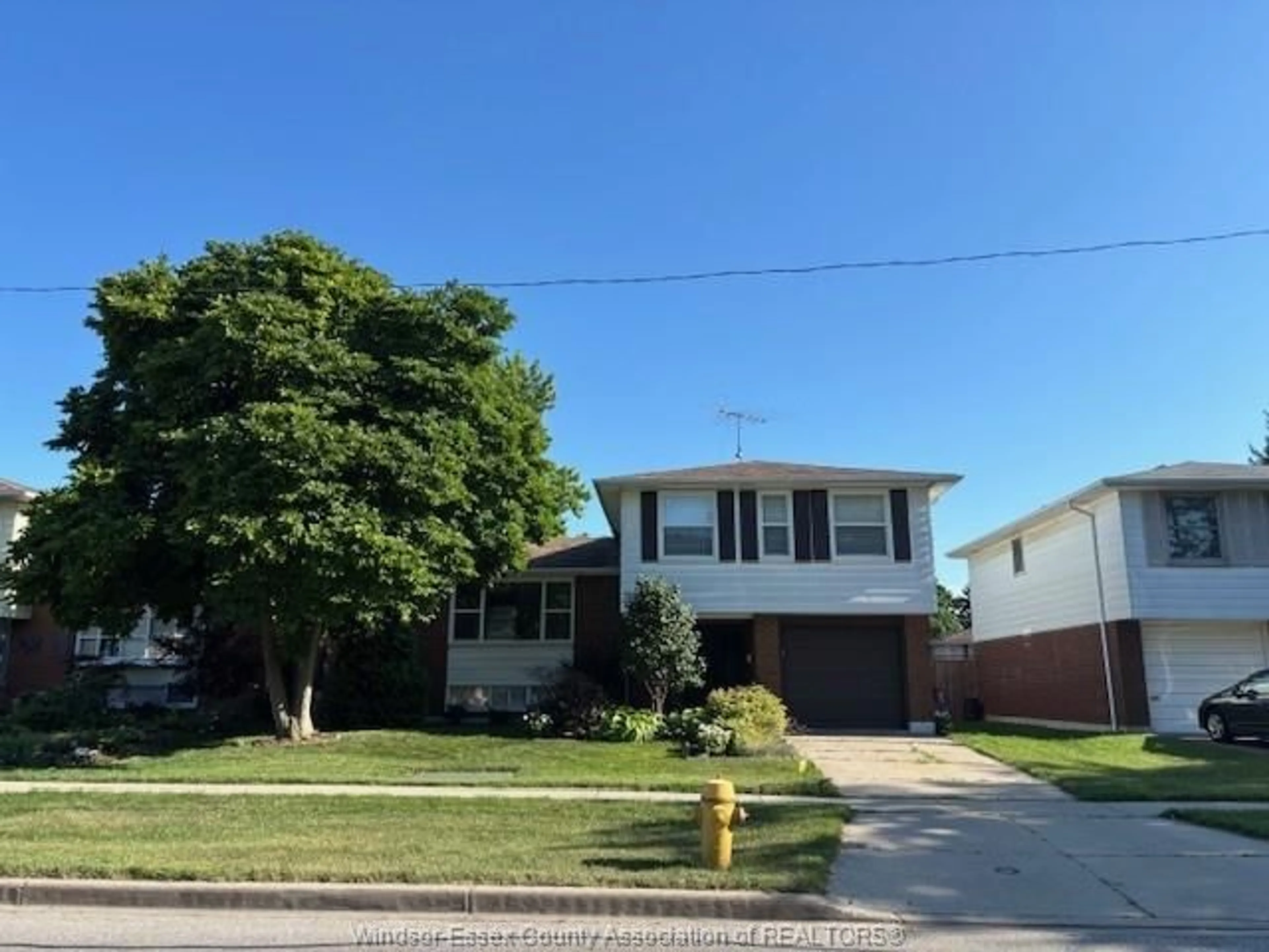 Home with vinyl exterior material, street for 9805 ESPLANADE, Windsor Ontario N8R 1J7