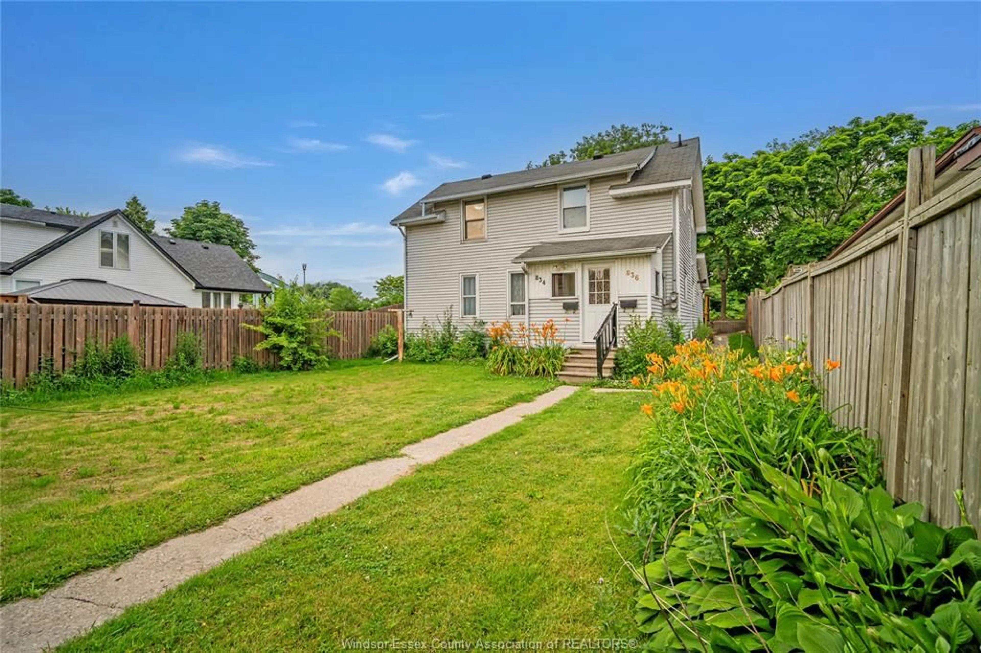 A pic from outside/outdoor area/front of a property/back of a property/a pic from drone, street for 834 - 836 RIVERDALE Avenue, Windsor Ontario N8S 4C1