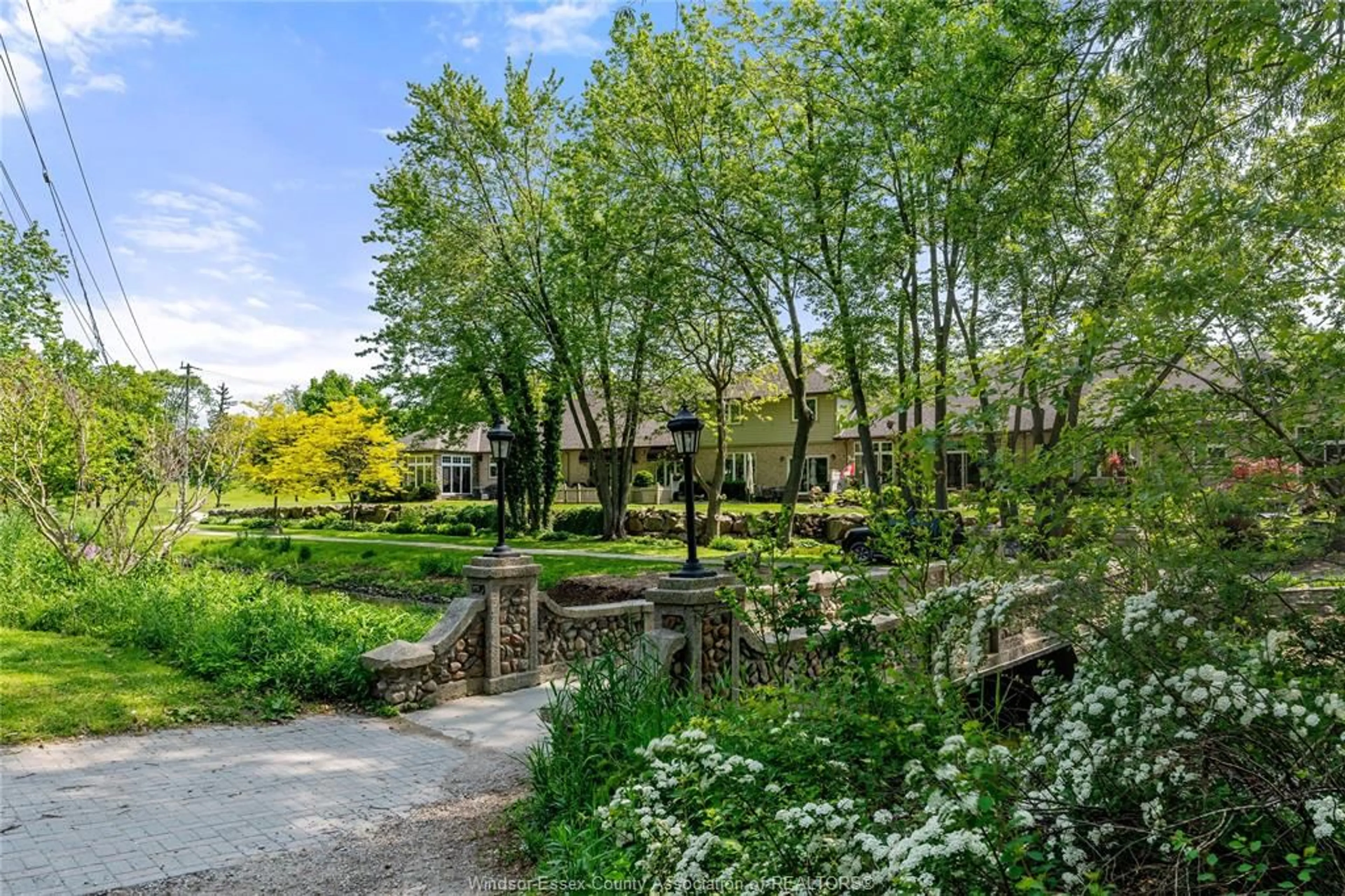 Patio, street for 12 LAKESIDE CR, Kingsville Ontario N9Y 4C1