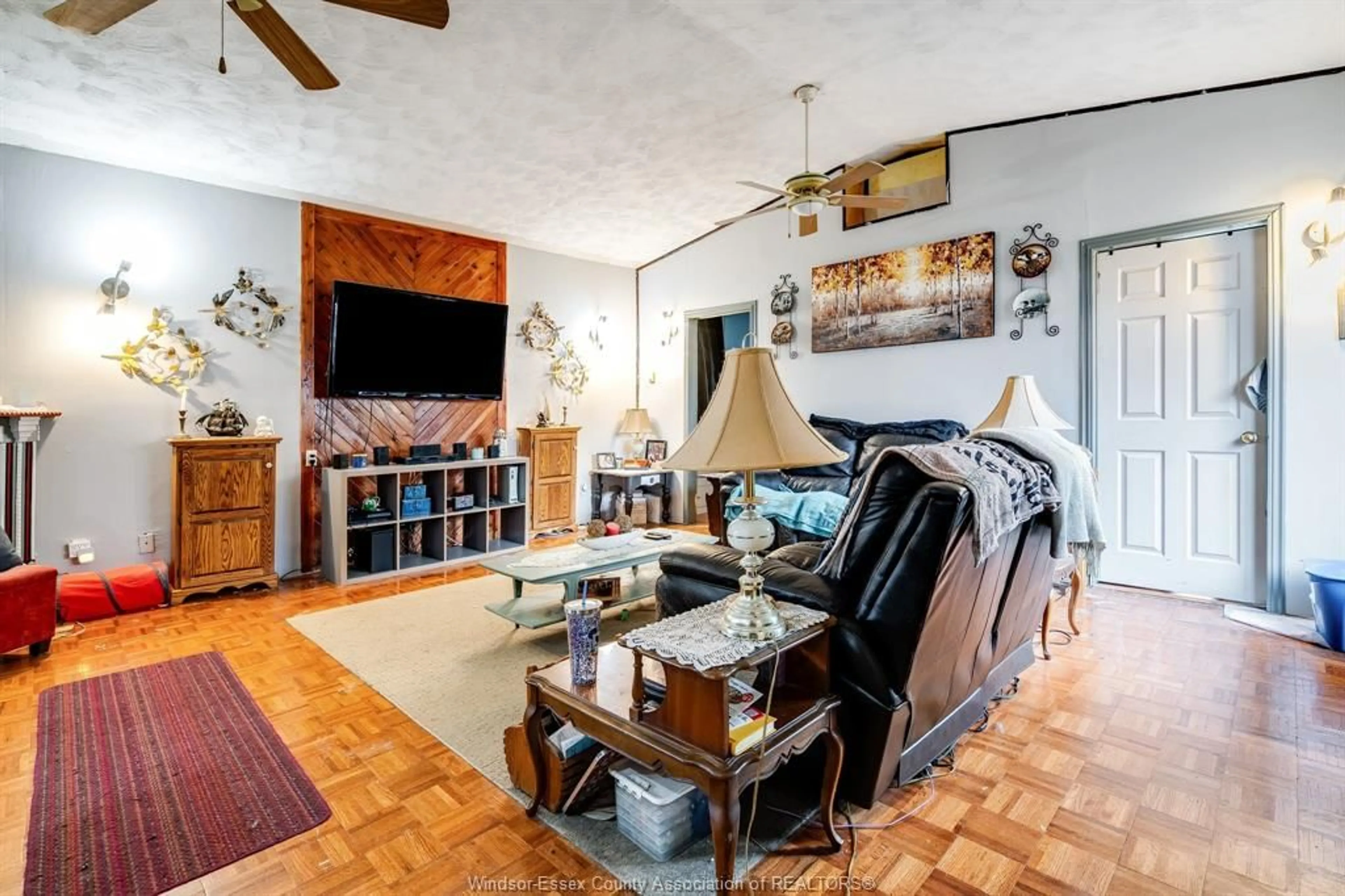 Living room with furniture, unknown for 17 Taylor Ave, Chatham Ontario N7L 2T4