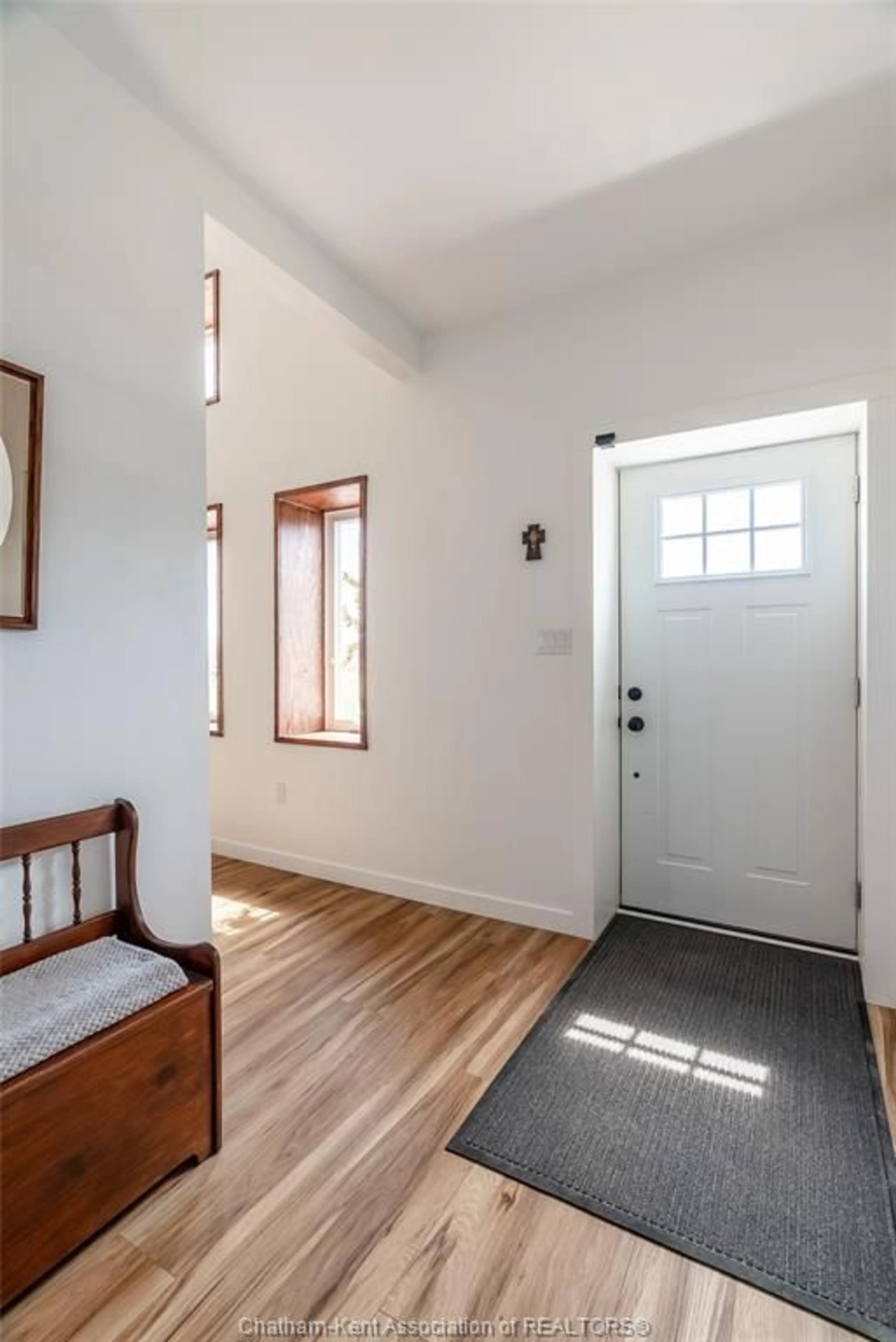Indoor entryway for 1357 SMITH FALLS Rd, Bothwell Ontario N0P 1C0
