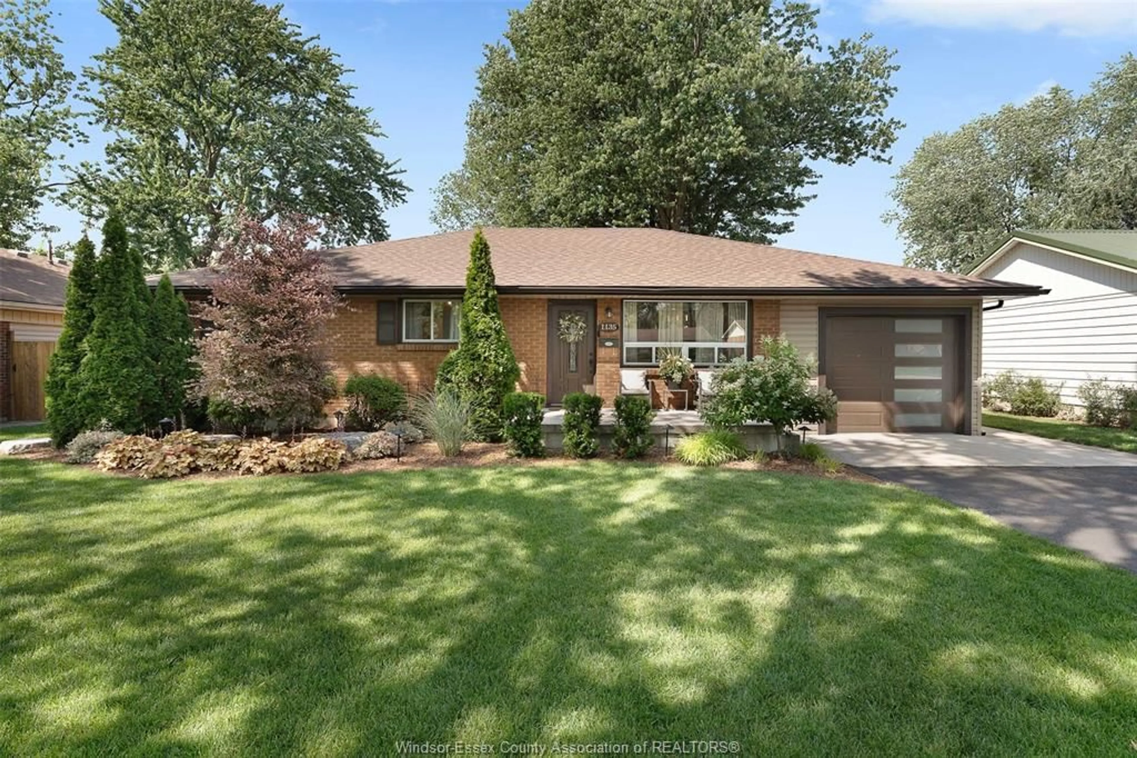 Home with brick exterior material, street for 1135 STUART Blvd, LaSalle Ontario N9J 1Y3