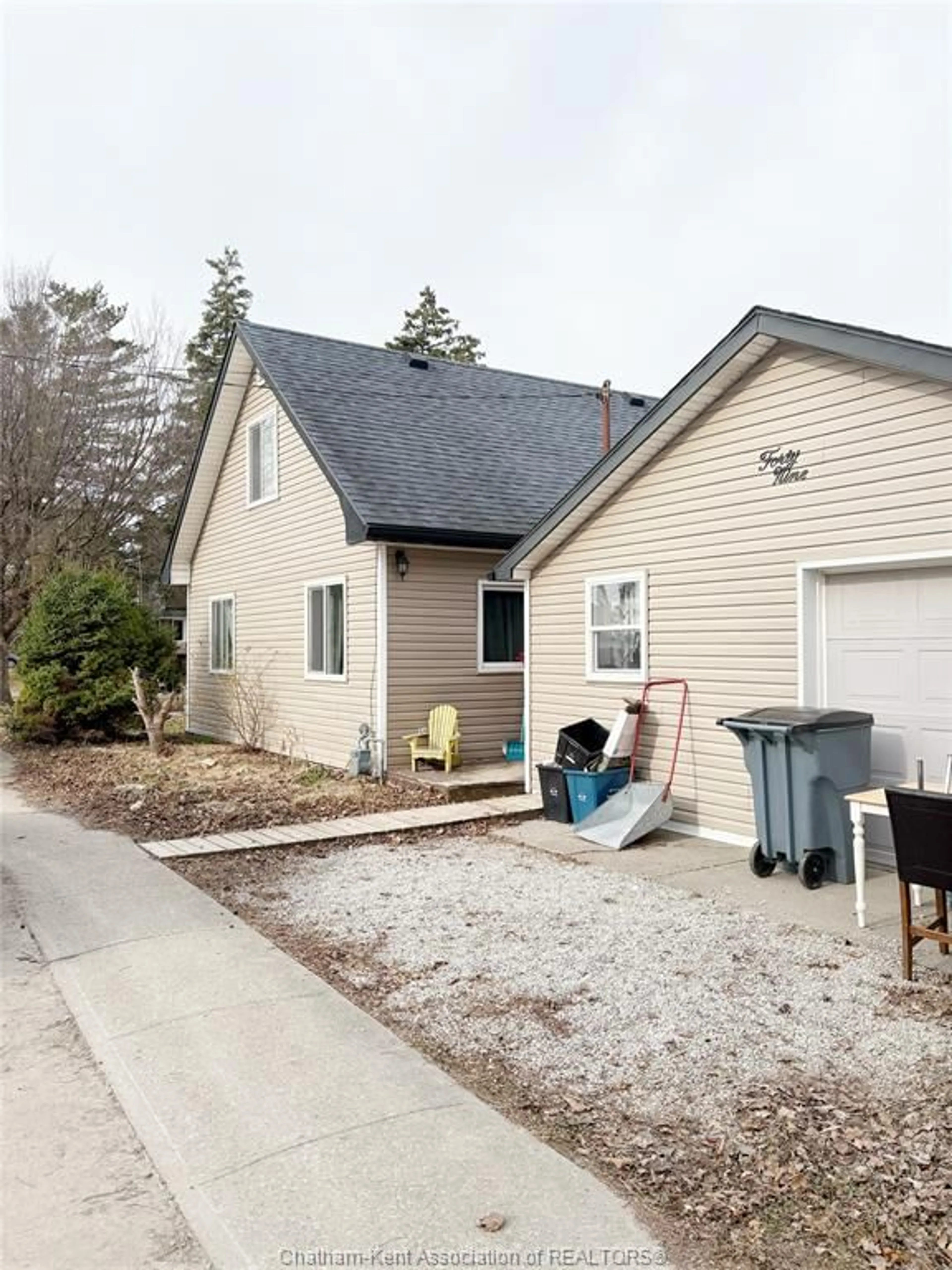 Home with vinyl exterior material, street for 49 Hannibal St, Blenheim Ontario N0P 1A0