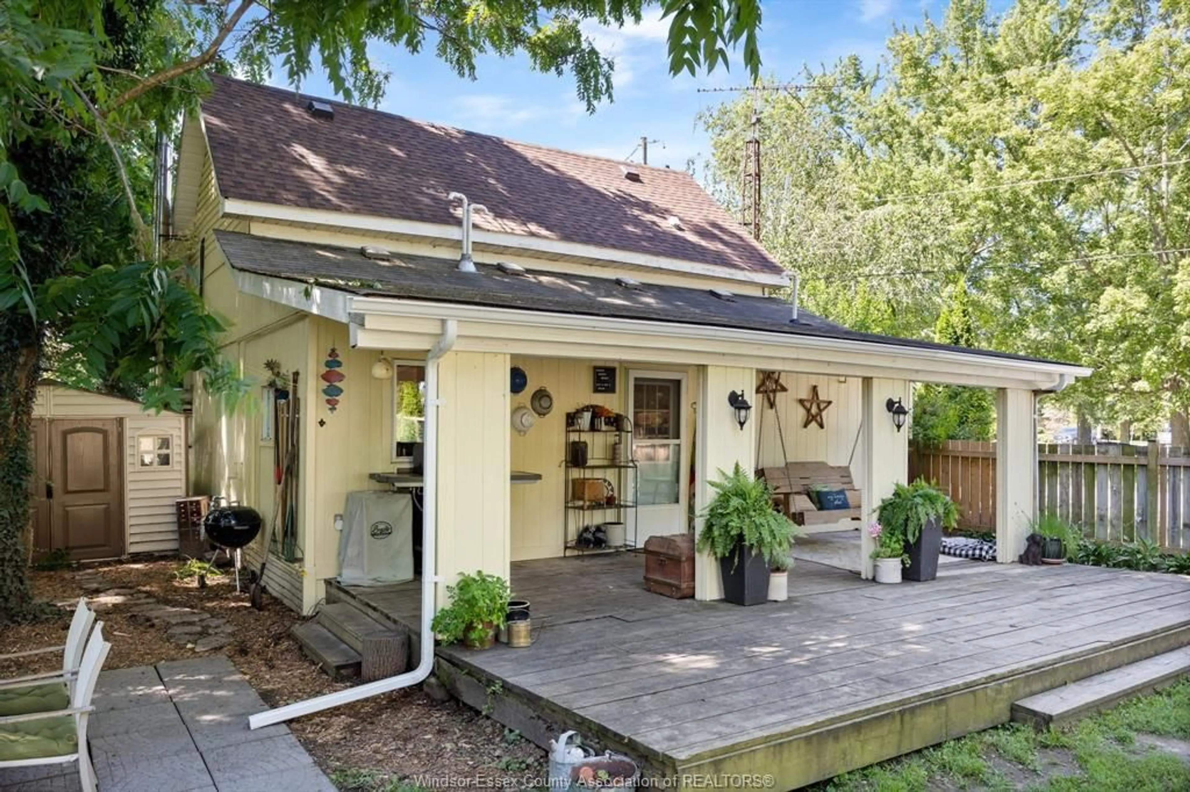 Patio, street for 404 KING St, Harrow Ontario N0R 1G0