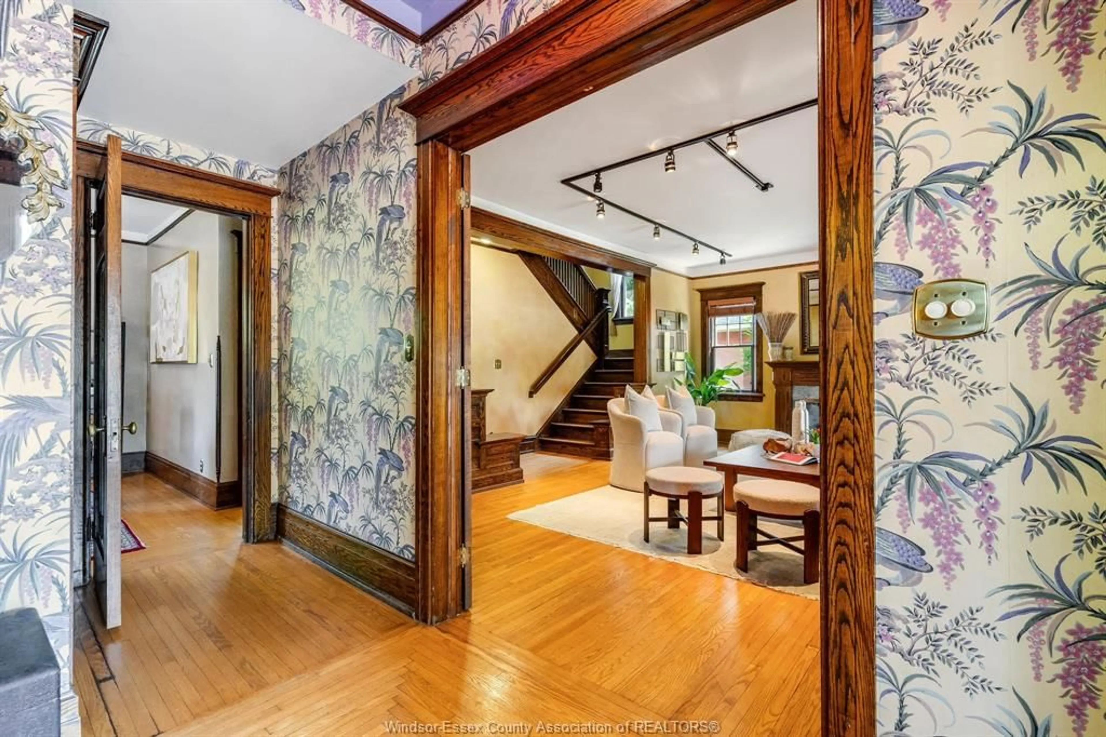 Indoor foyer for 91 Talbot St, Leamington Ontario N8H 1M7