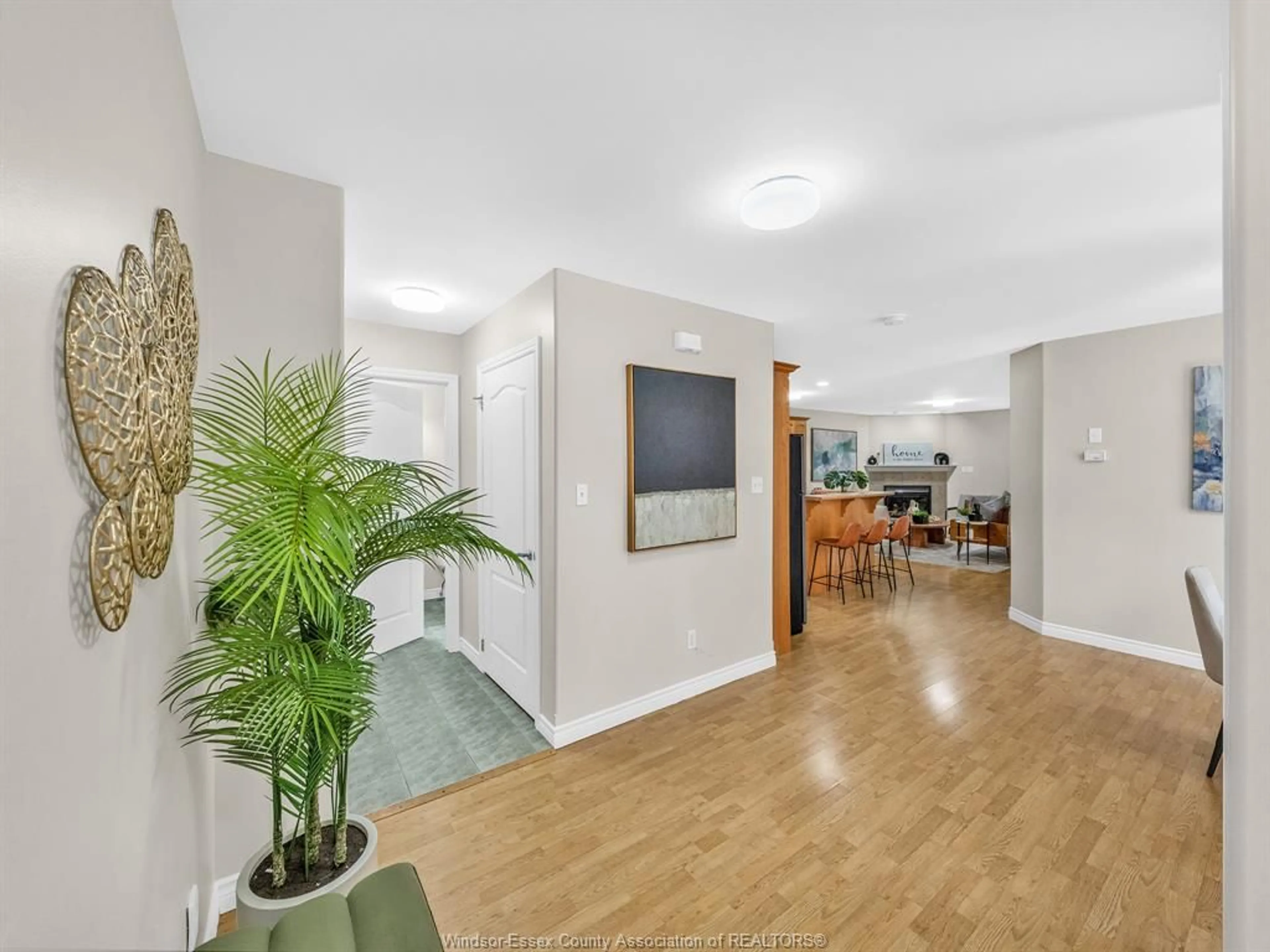 Indoor foyer for 275 JEWEL St, LaSalle Ontario N8J 3X3