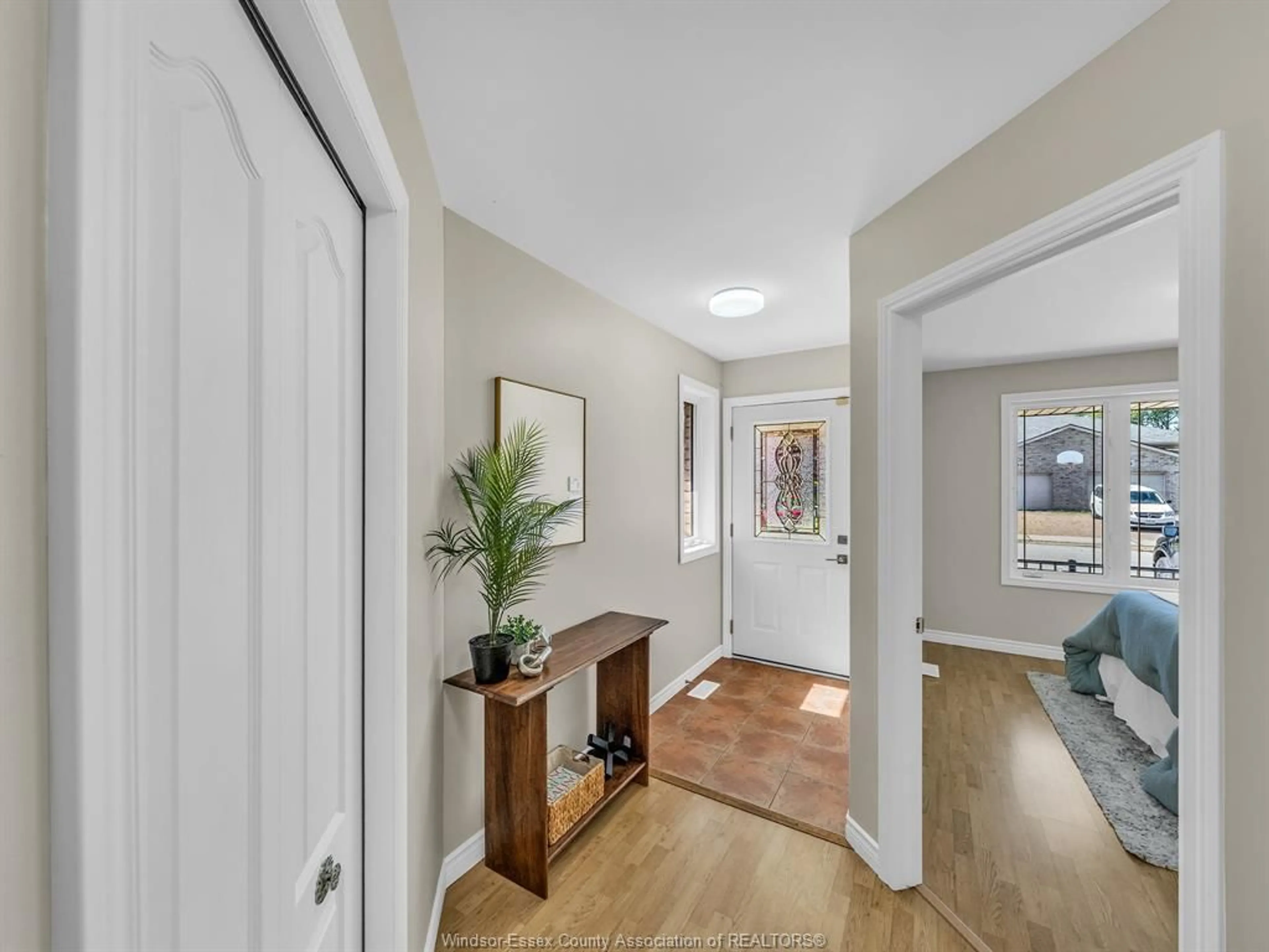 Indoor entryway for 275 JEWEL St, LaSalle Ontario N8J 3X3