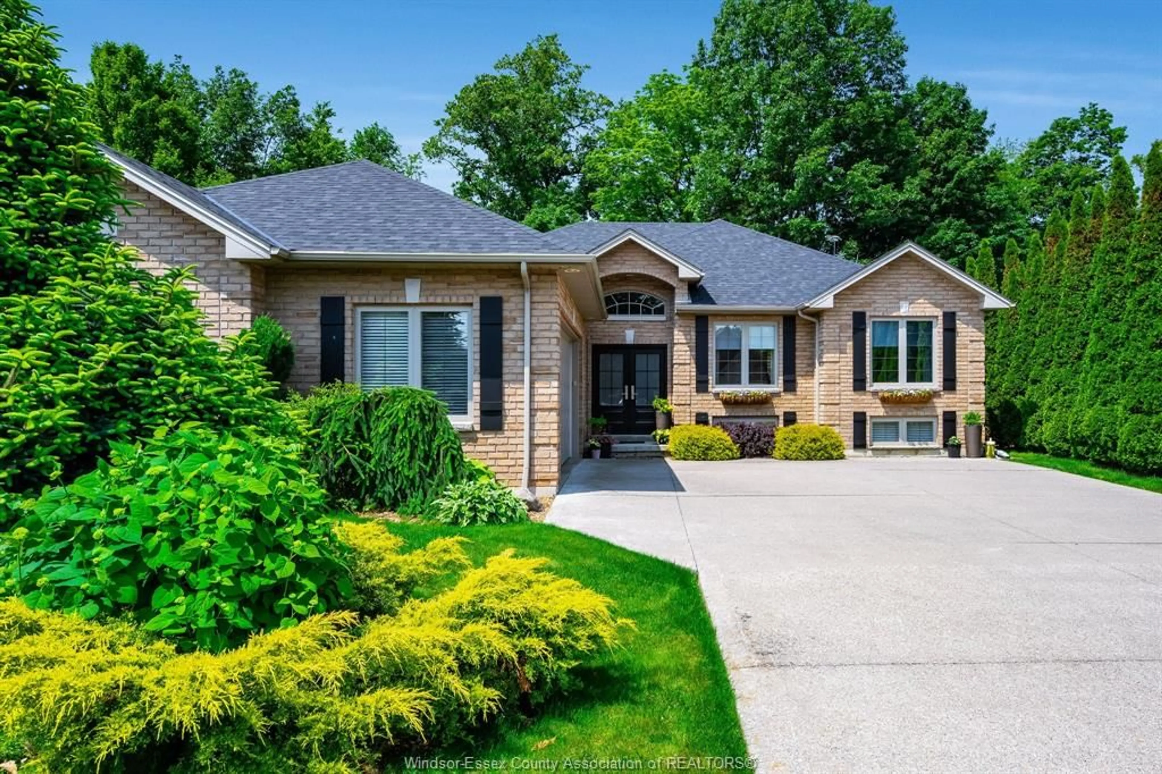 Home with brick exterior material, street for 21 PRIMROSE, Kingsville Ontario N9Y 0A3