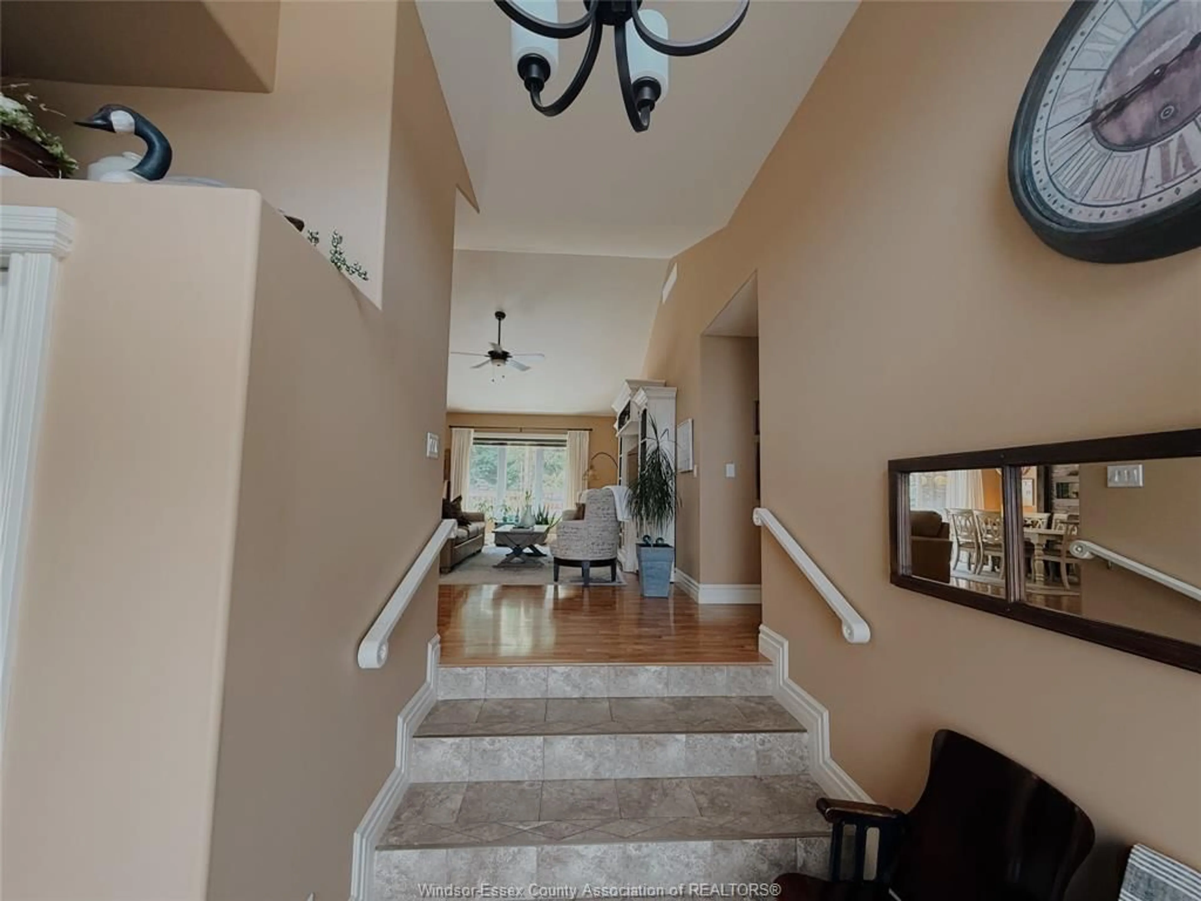 Indoor foyer for 21 PRIMROSE, Kingsville Ontario N9Y 0A3