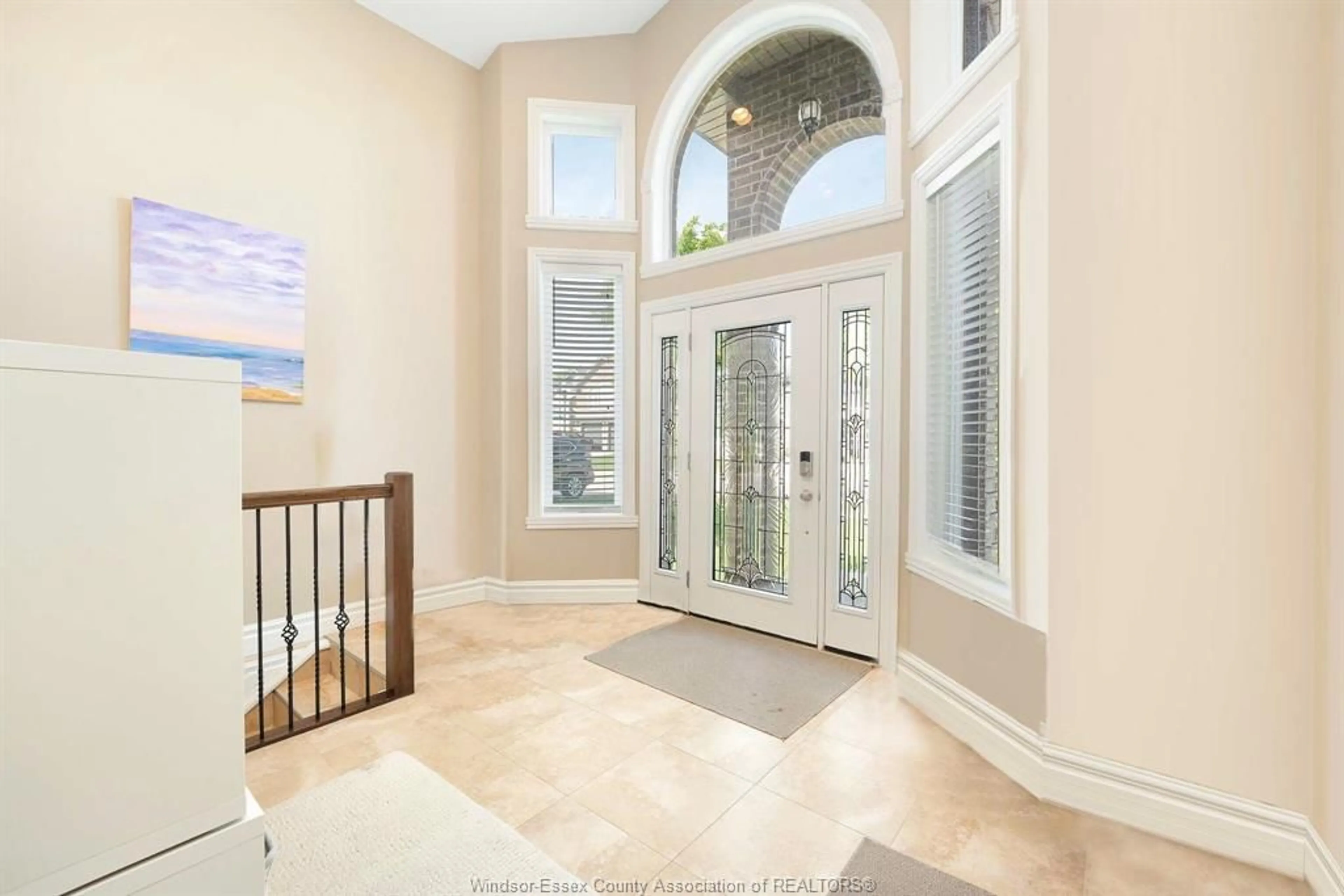 Indoor entryway for 3028 MCROBBIE Cres, Windsor Ontario N8R 0A7