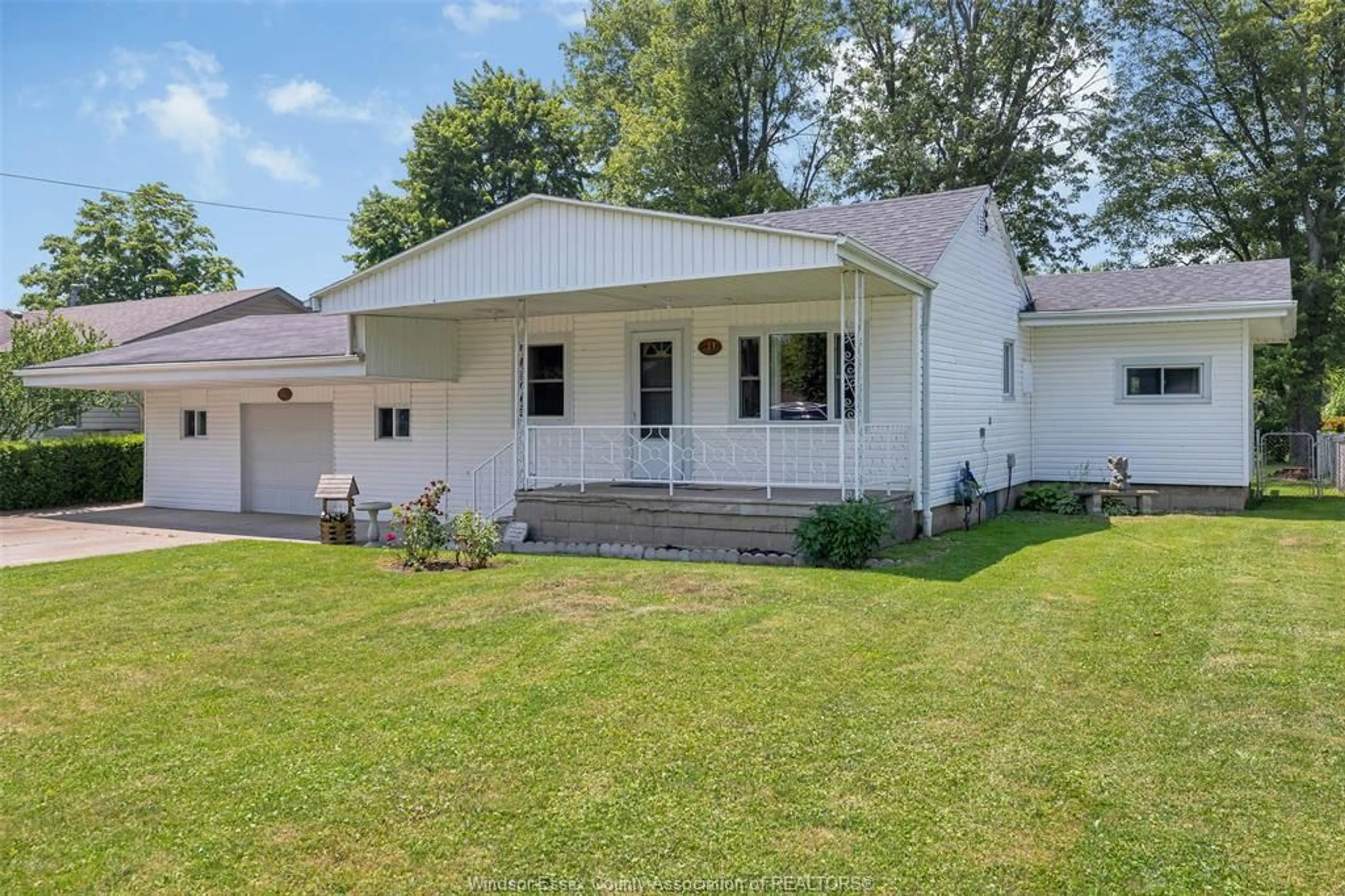 Home with vinyl exterior material, street for 211 DUBOIS Ave, Lakeshore Ontario N0R 1C0
