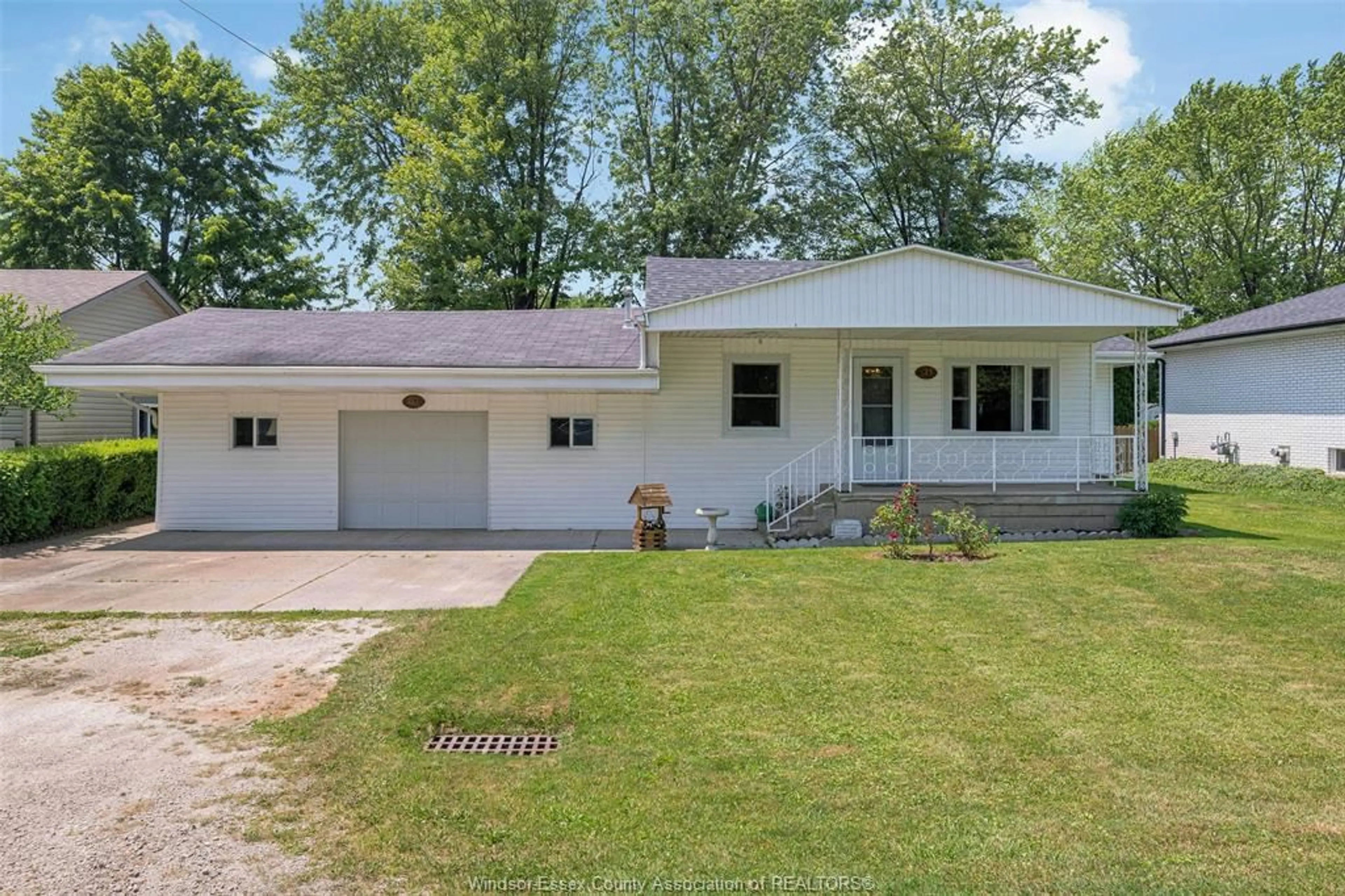 Home with vinyl exterior material, street for 211 DUBOIS Ave, Lakeshore Ontario N0R 1C0
