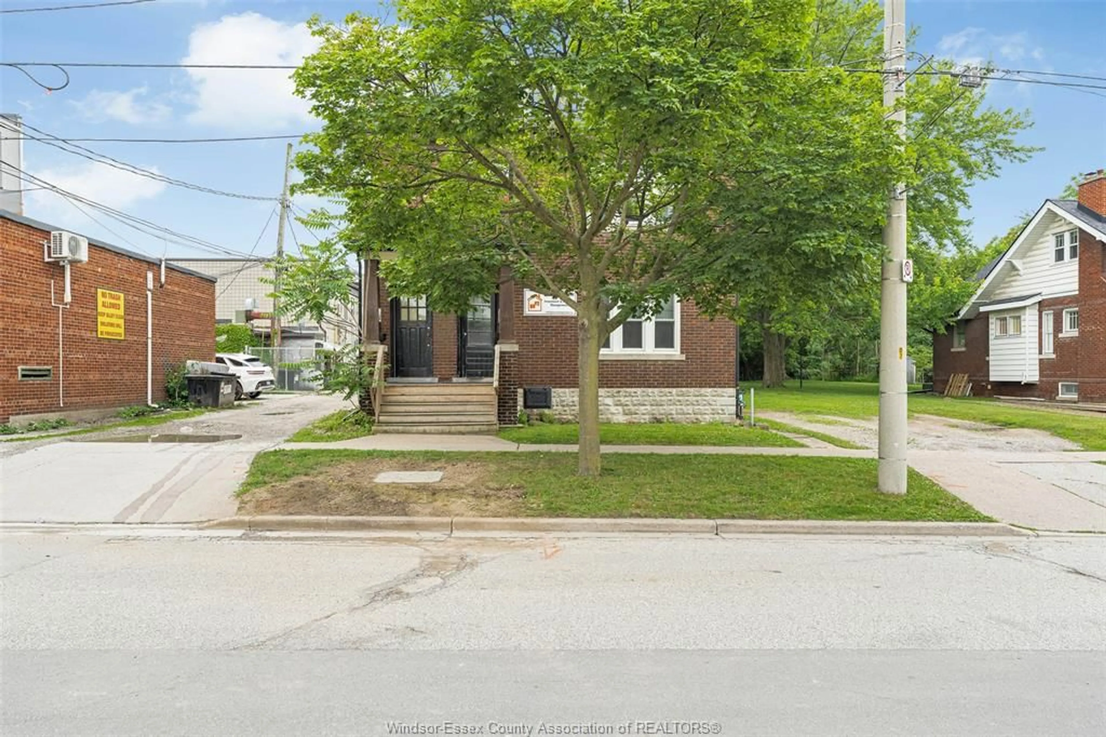 Home with brick exterior material, street for 269-271 MILL, Windsor Ontario N9C 2R1