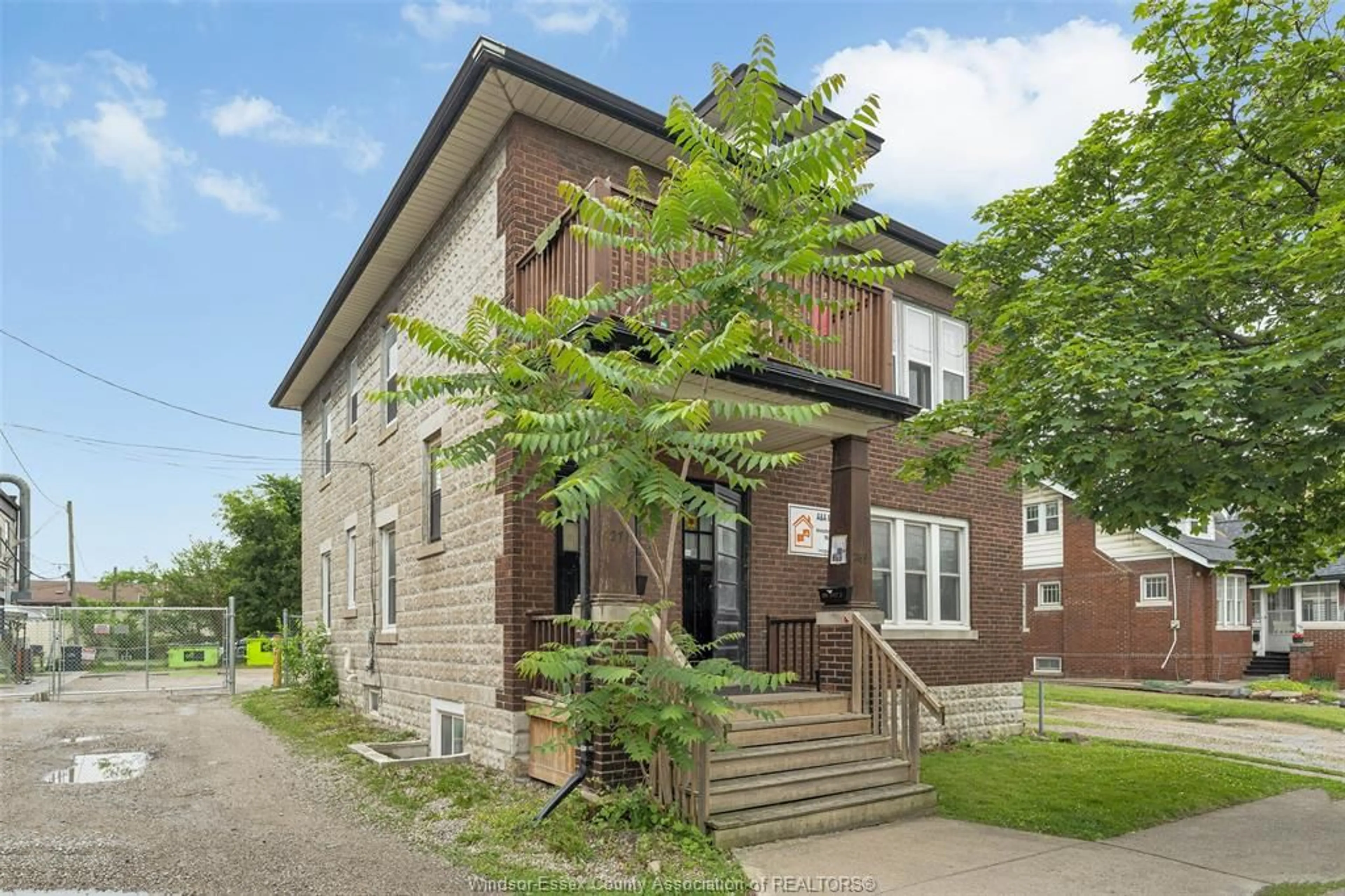 Home with brick exterior material, building for 269-271 MILL, Windsor Ontario N9C 2R1