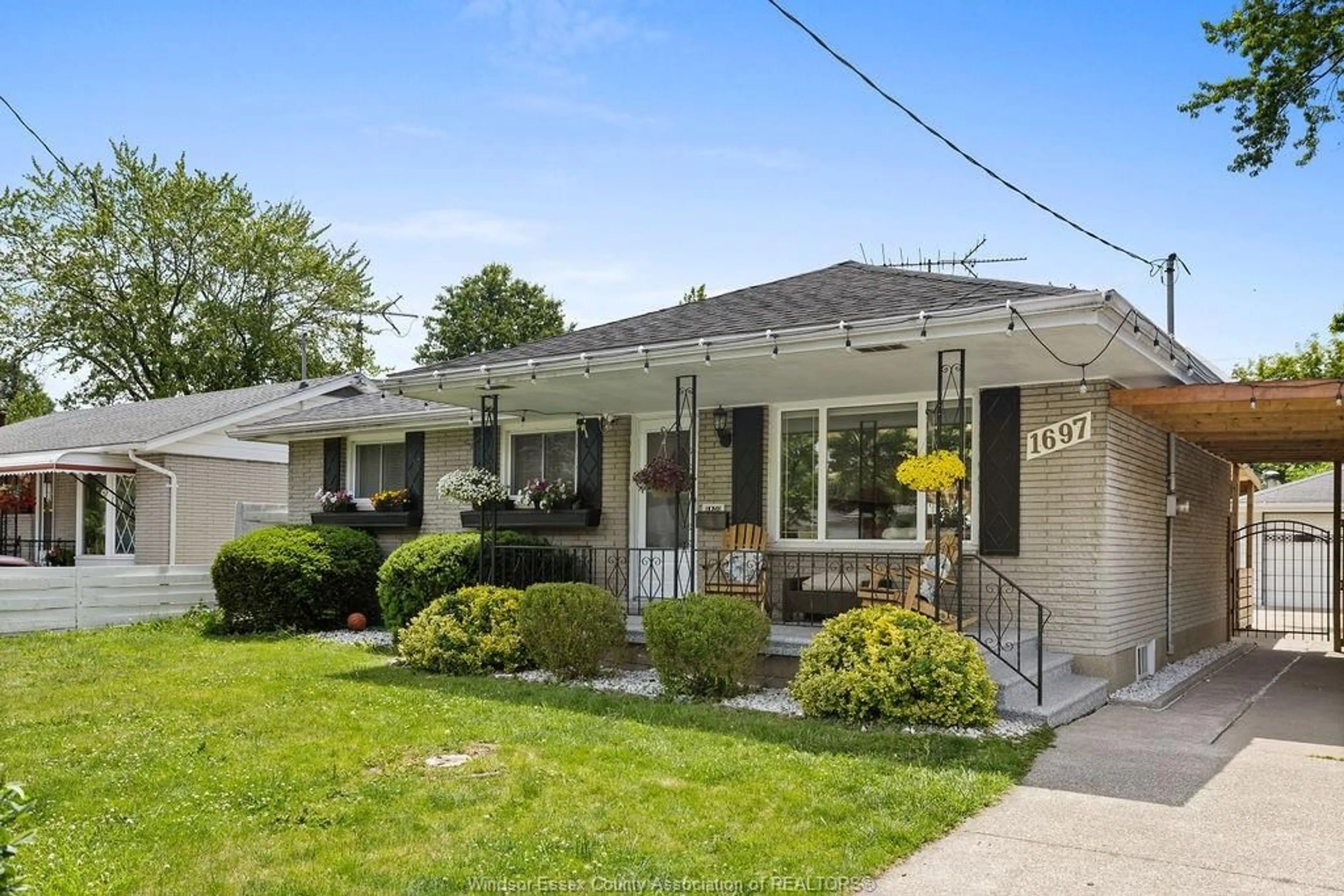 Home with vinyl exterior material, street for 1697 FERNDALE Ave, Windsor Ontario N8T 2K6