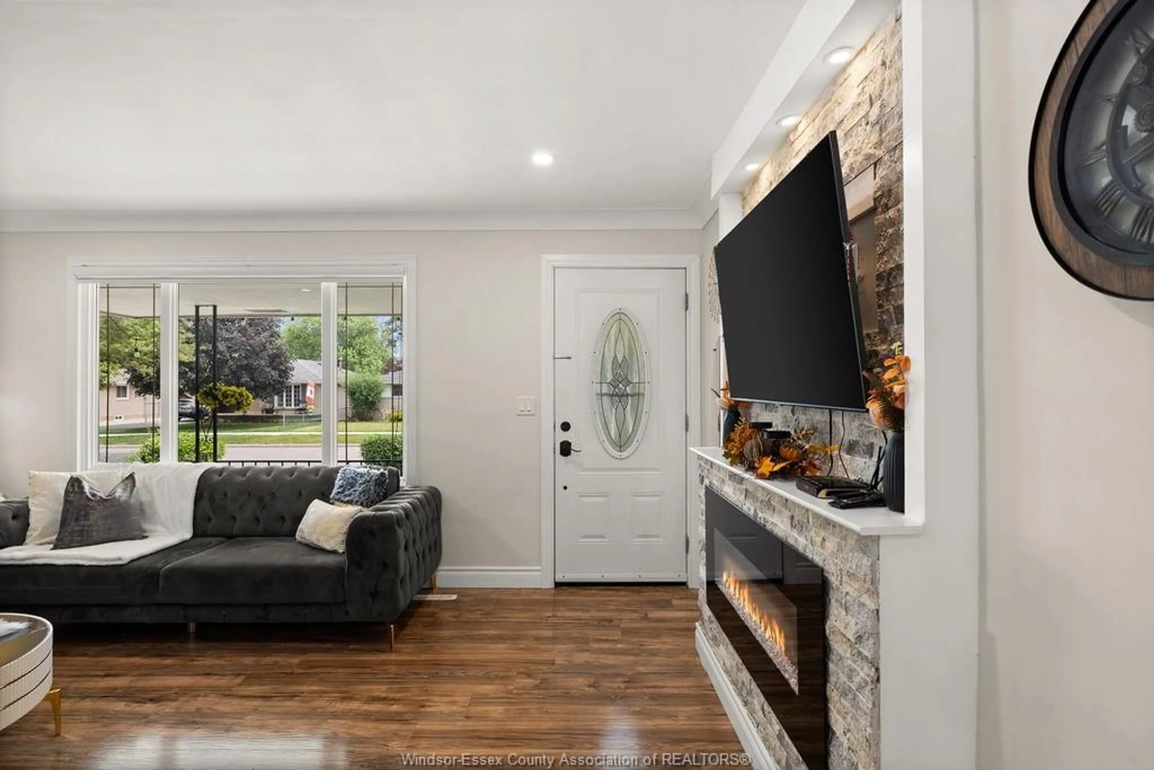 Living room with furniture, unknown for 1697 FERNDALE Ave, Windsor Ontario N8T 2K6
