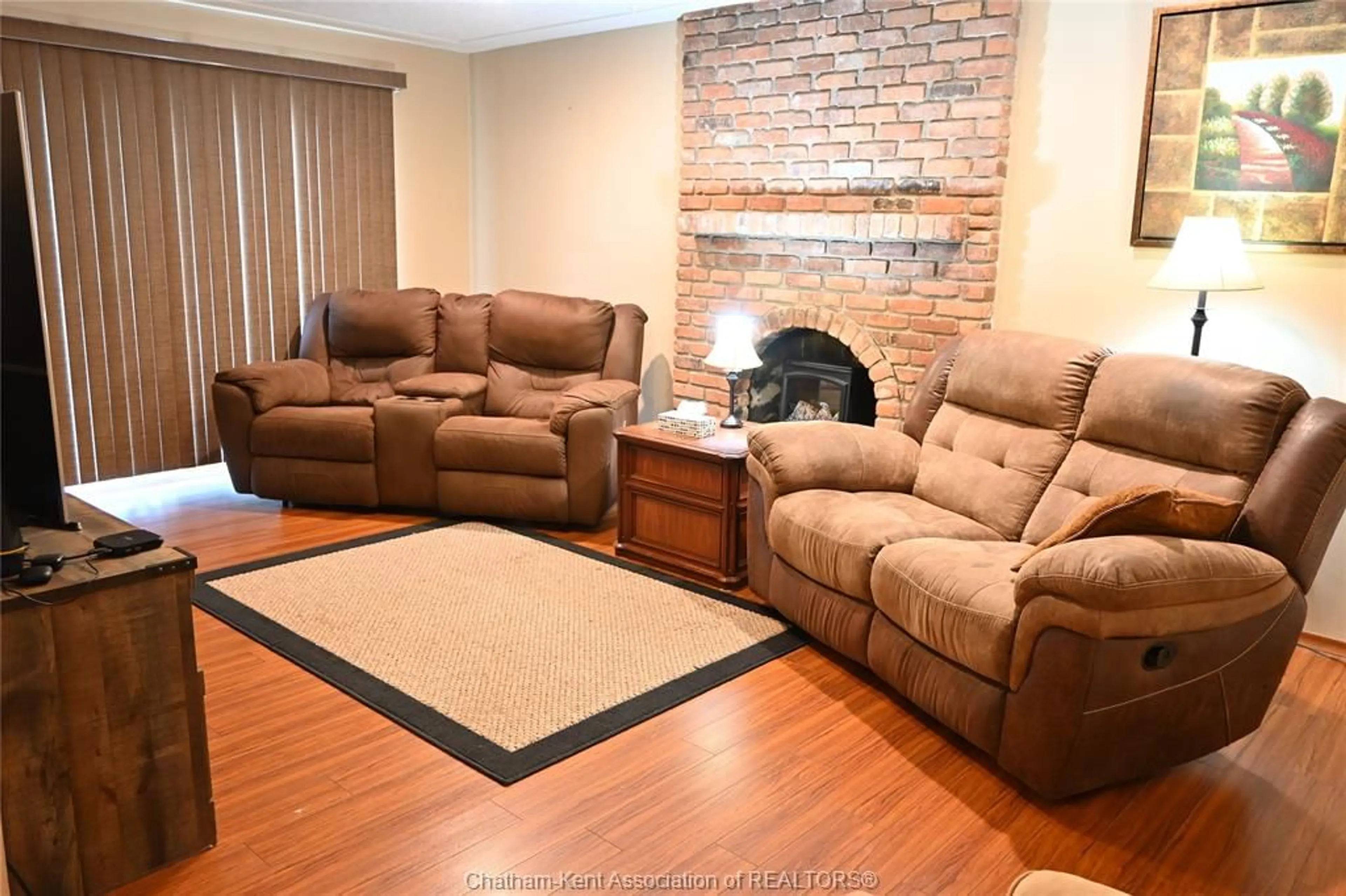Living room with furniture, unknown for 6774 Riverview Line, Chatham Ontario N7M 5T1