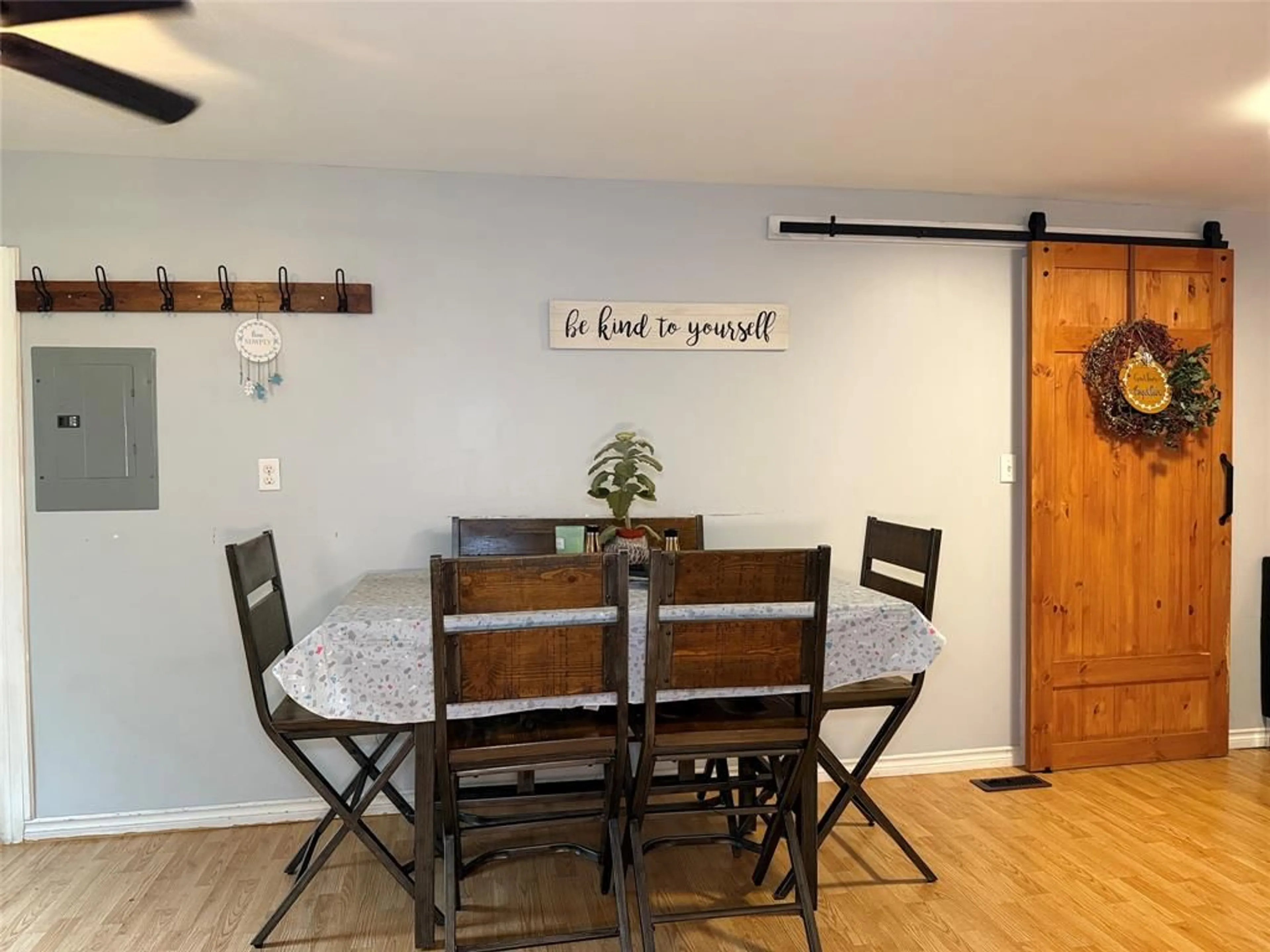 Dining room, wood/laminate floor for 4361 FIFTH St, Petrolia Ontario N0N 1R0