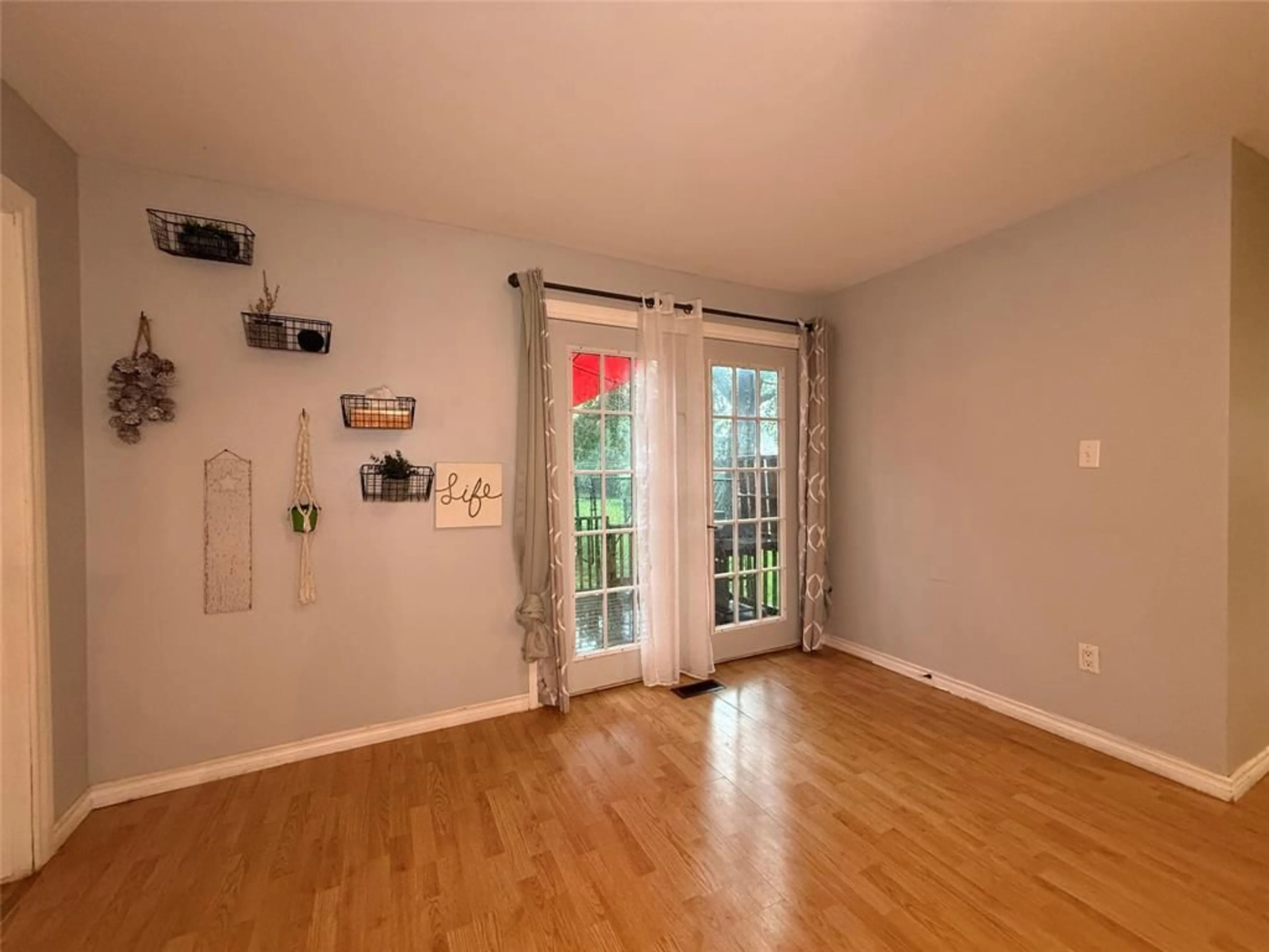 A pic of a room for 4361 FIFTH St, Petrolia Ontario N0N 1R0