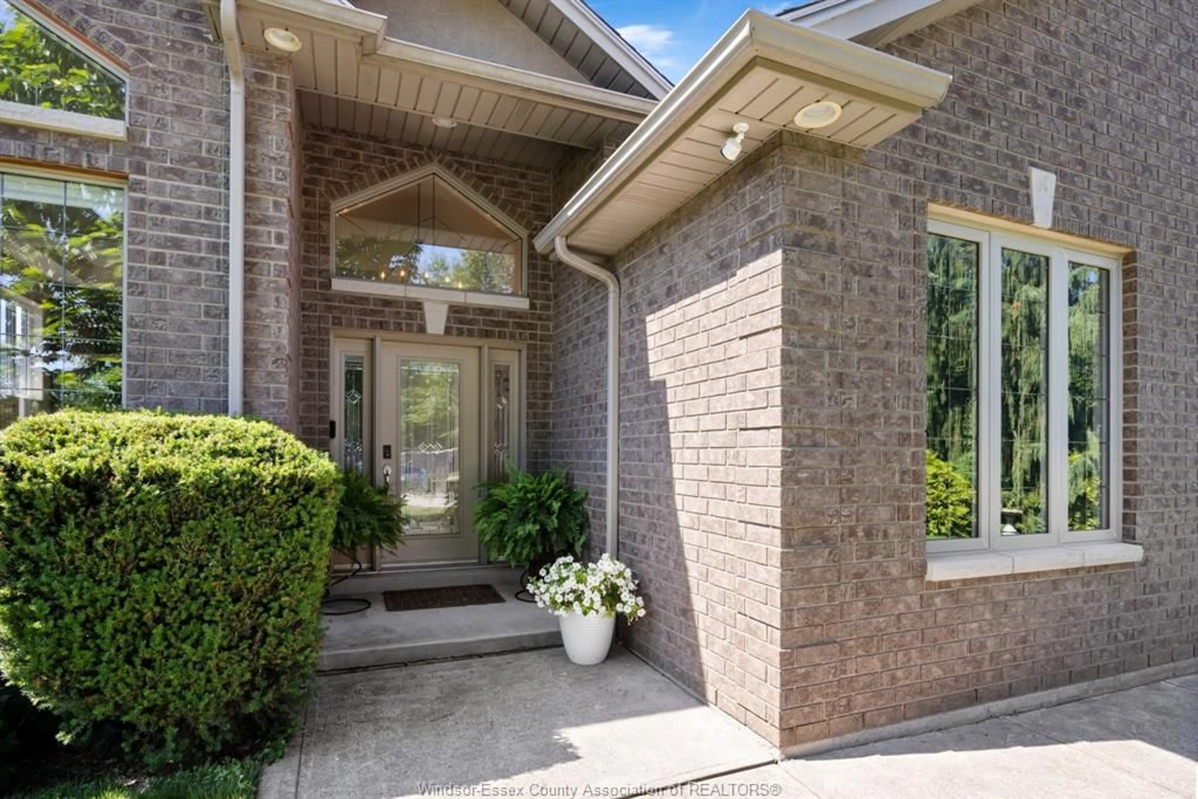 Unknown for 26 PINETREE Cres, Kingsville Ontario N9Y 0A1