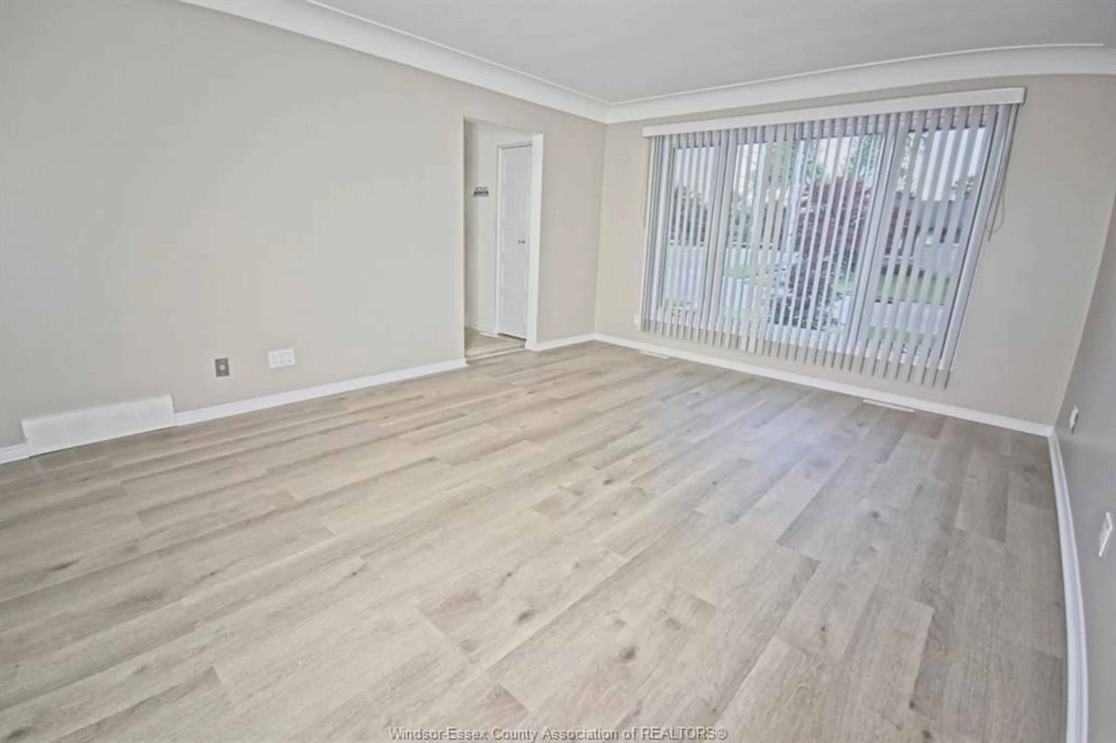A pic of a room for 1290 MATTHEW BRADY Blvd, Windsor Ontario N8S 3K4