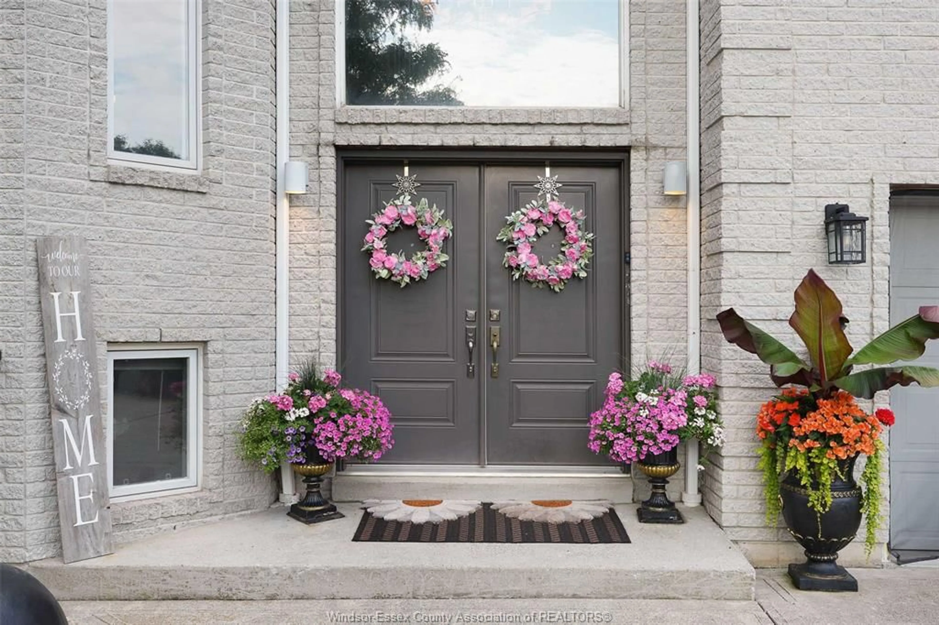 Indoor entryway for 3774 INGLEWOOD, Windsor Ontario N9E 4P4